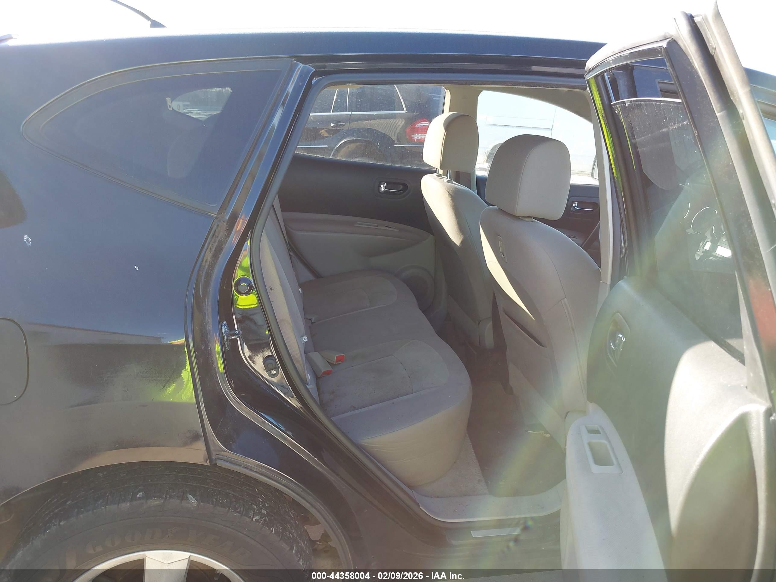 NISSAN ROGUE image 8
