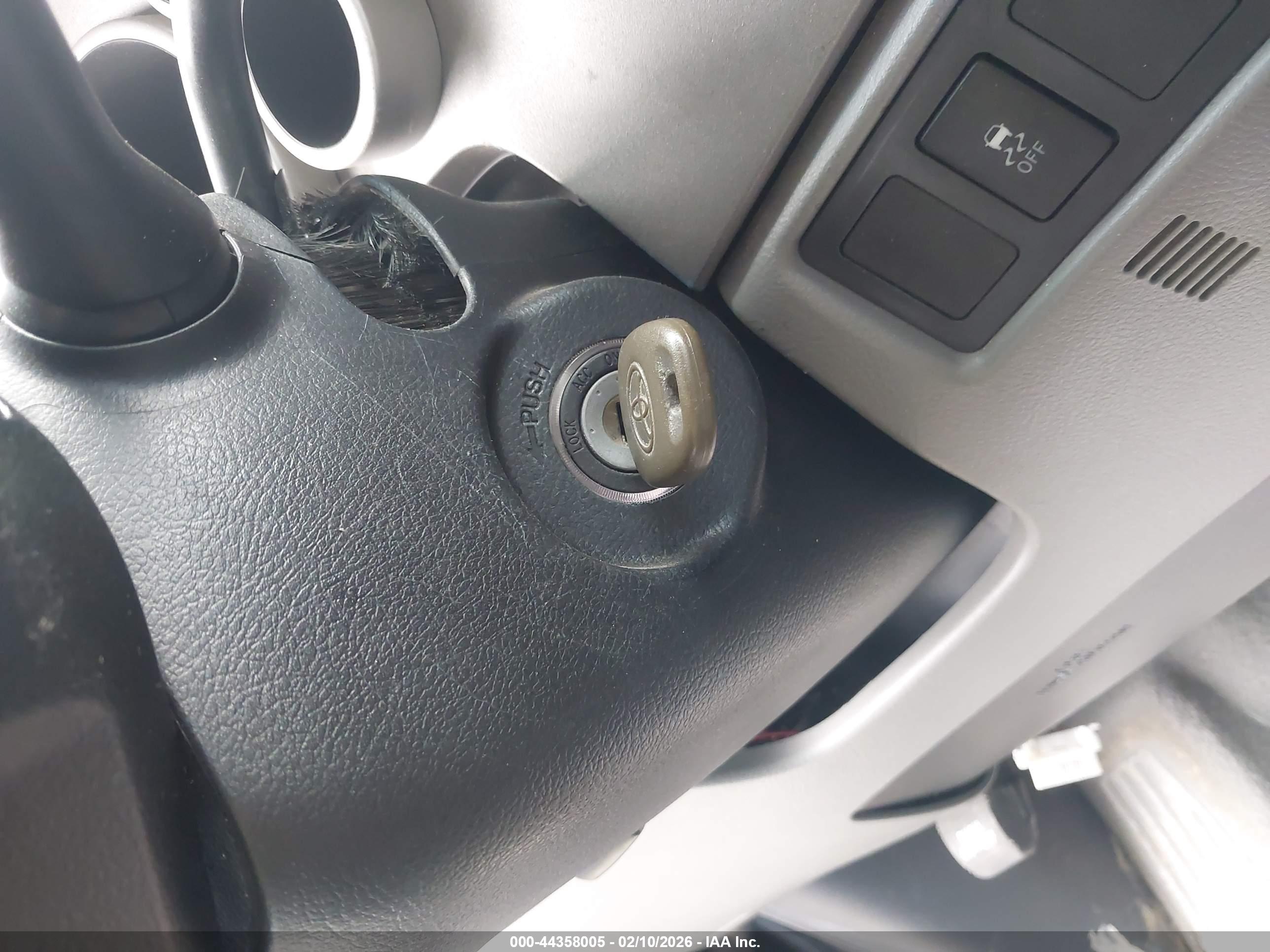 TOYOTA TUNDRA image 11