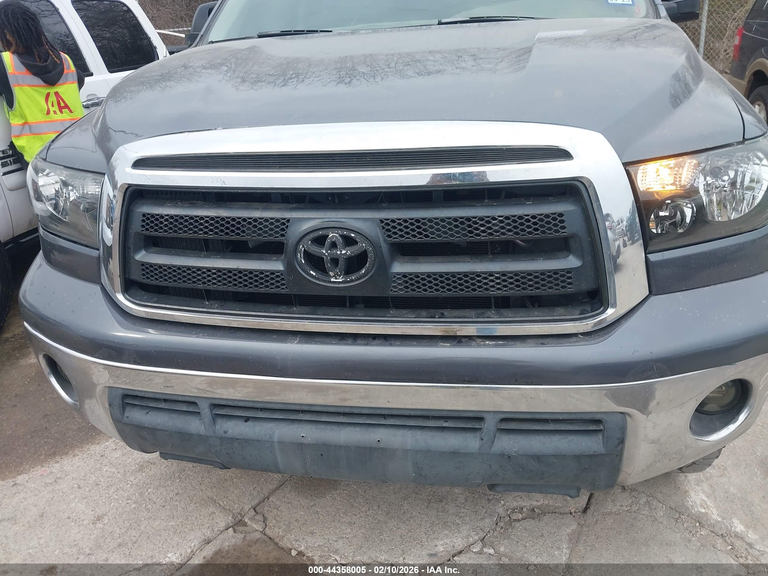 TOYOTA TUNDRA image 6