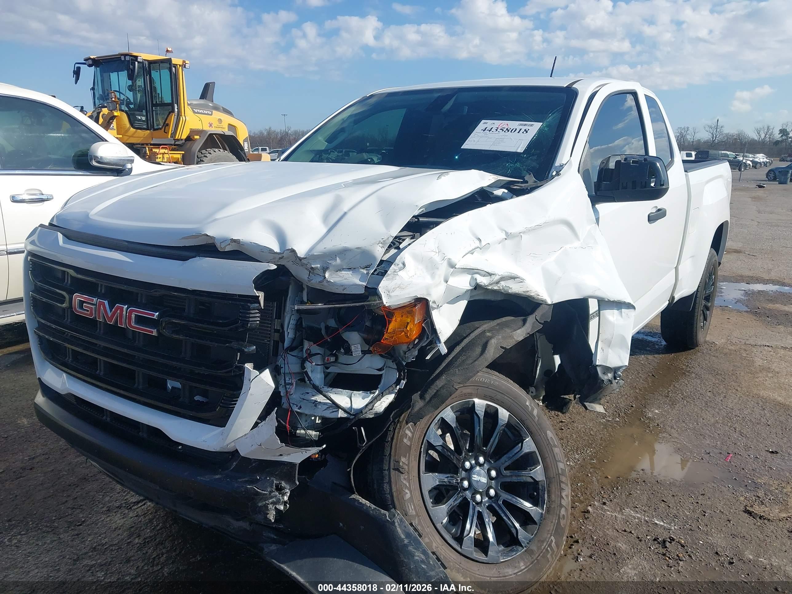 GMC CANYON image 2