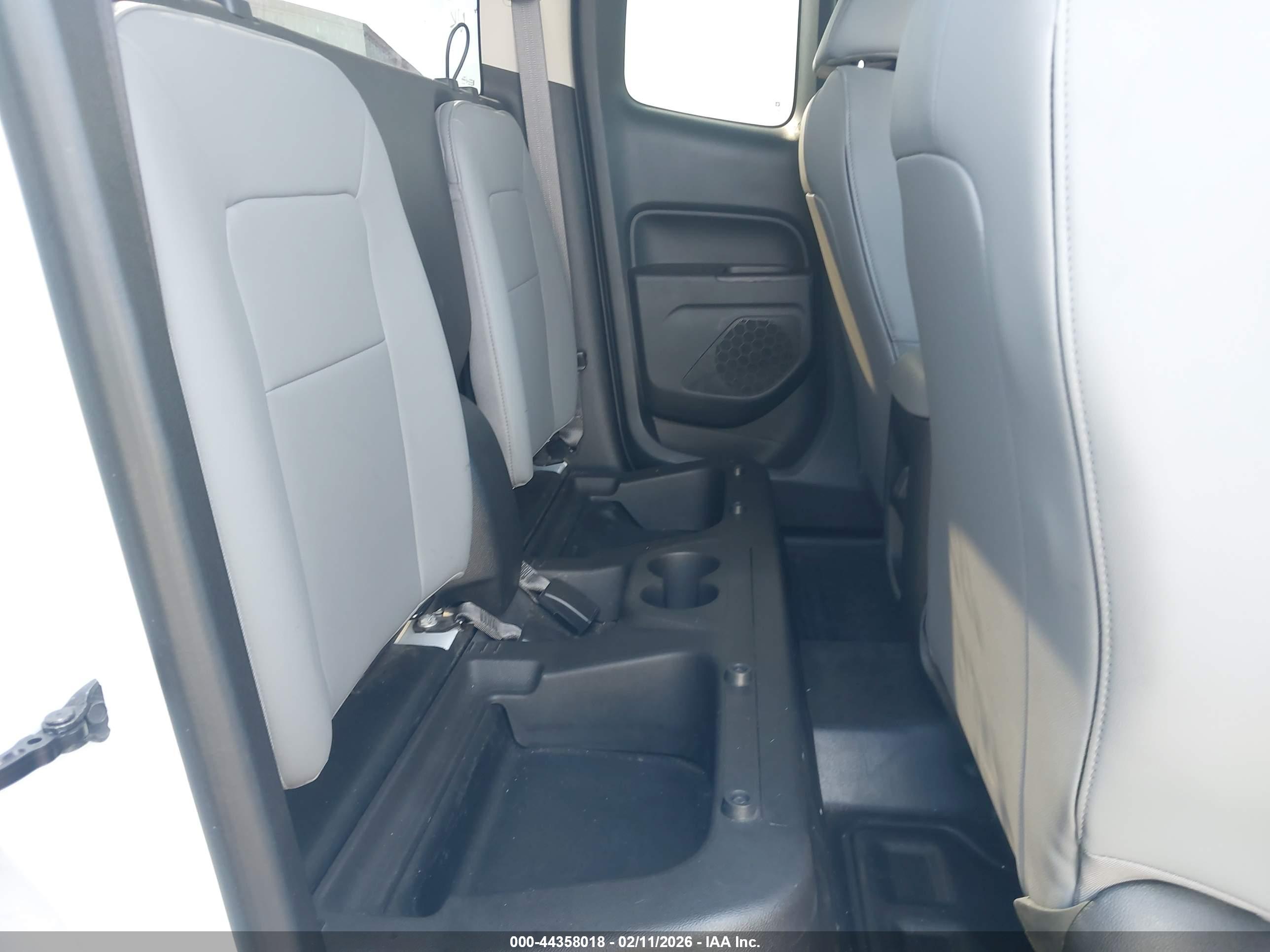 GMC CANYON image 8