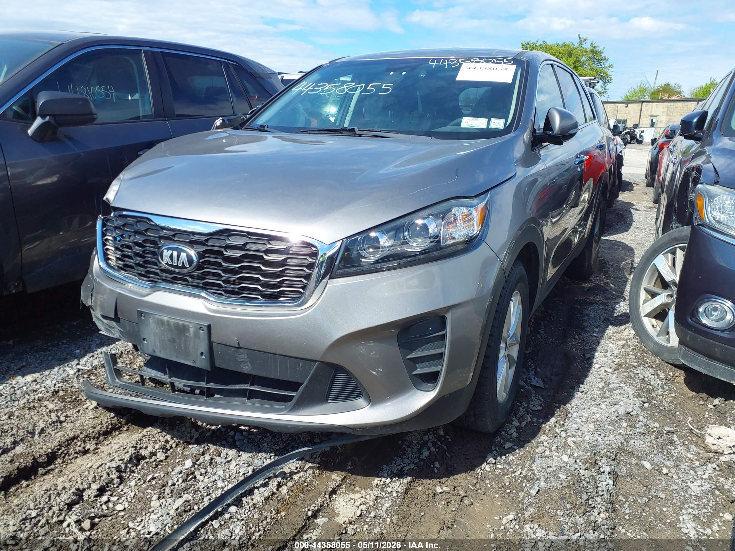 KIA SORENTO image 2