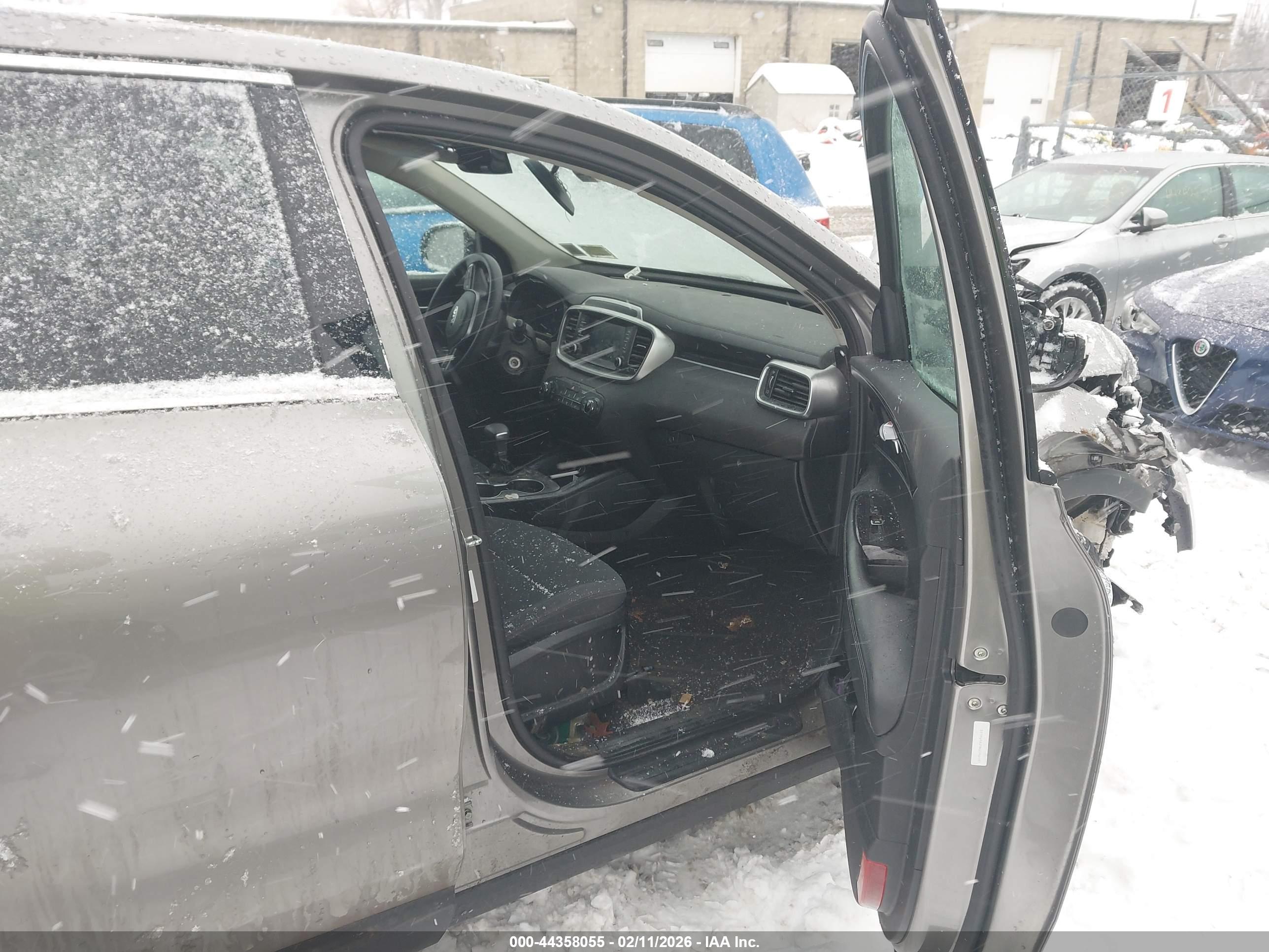 KIA SORENTO image 5