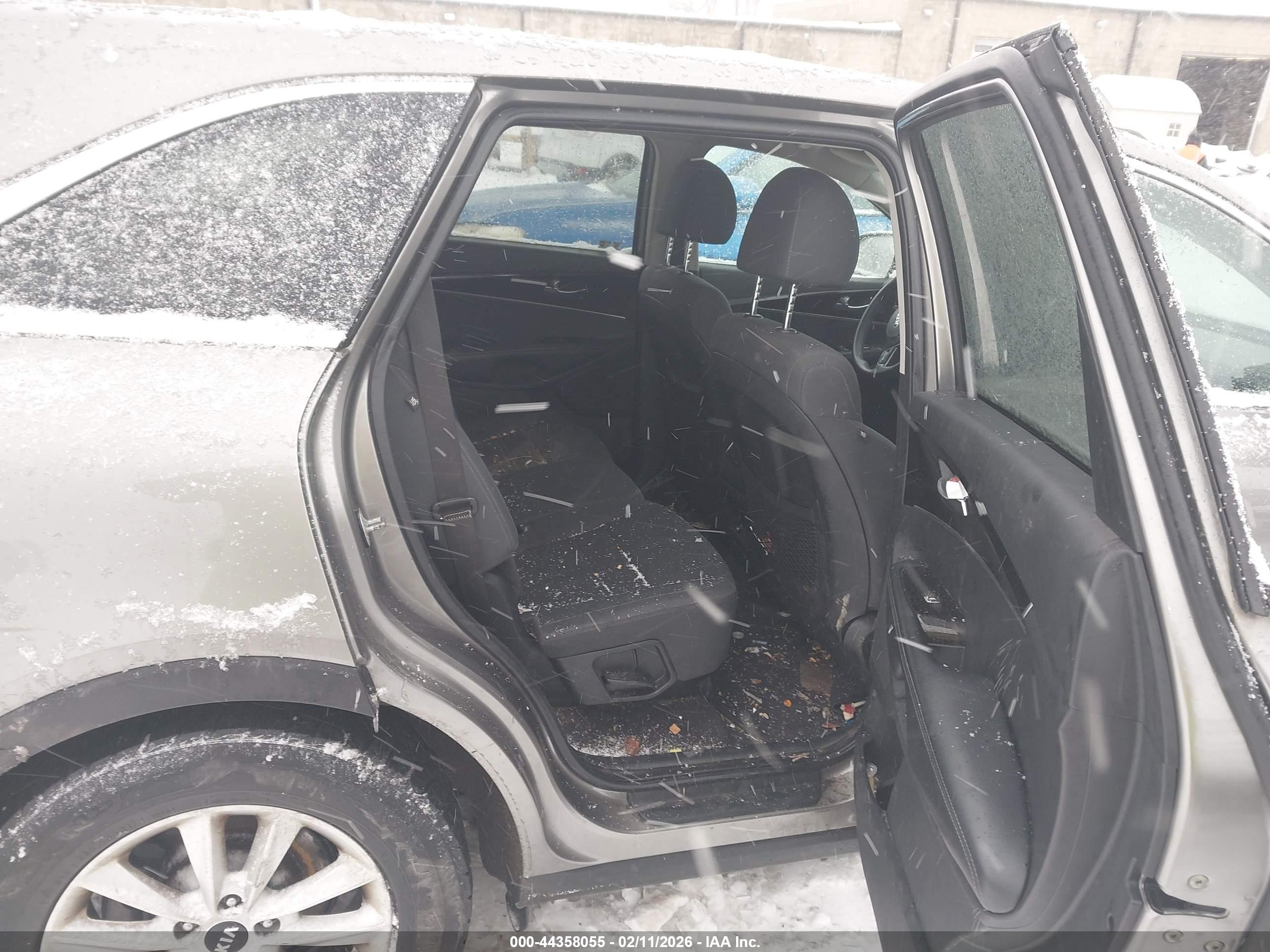 KIA SORENTO image 8