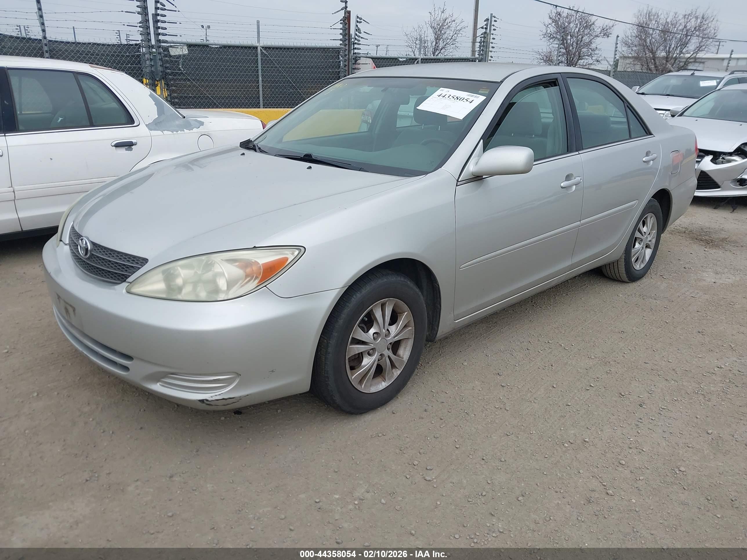 TOYOTA CAMRY image 2