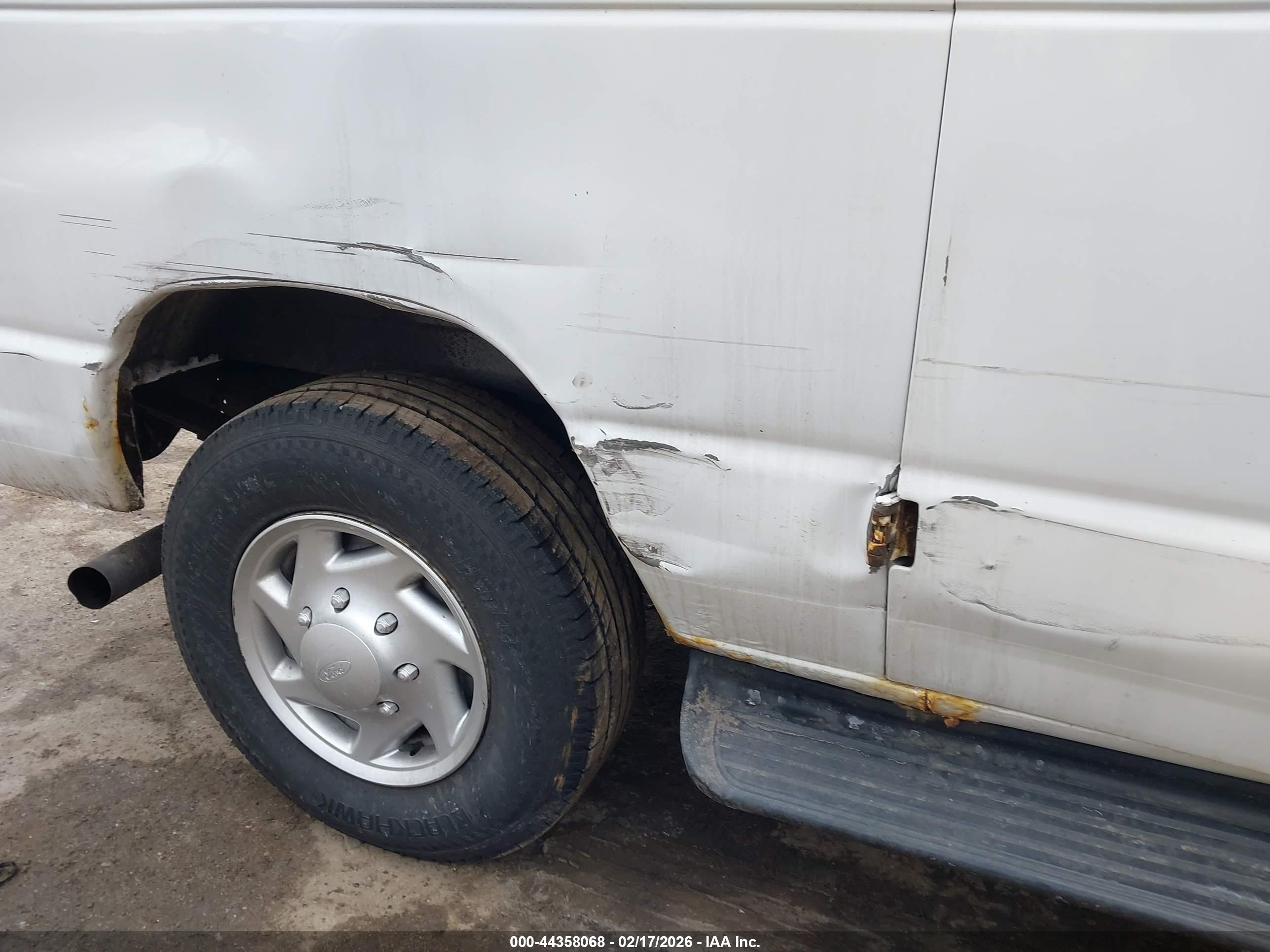FORD E-350 image 6