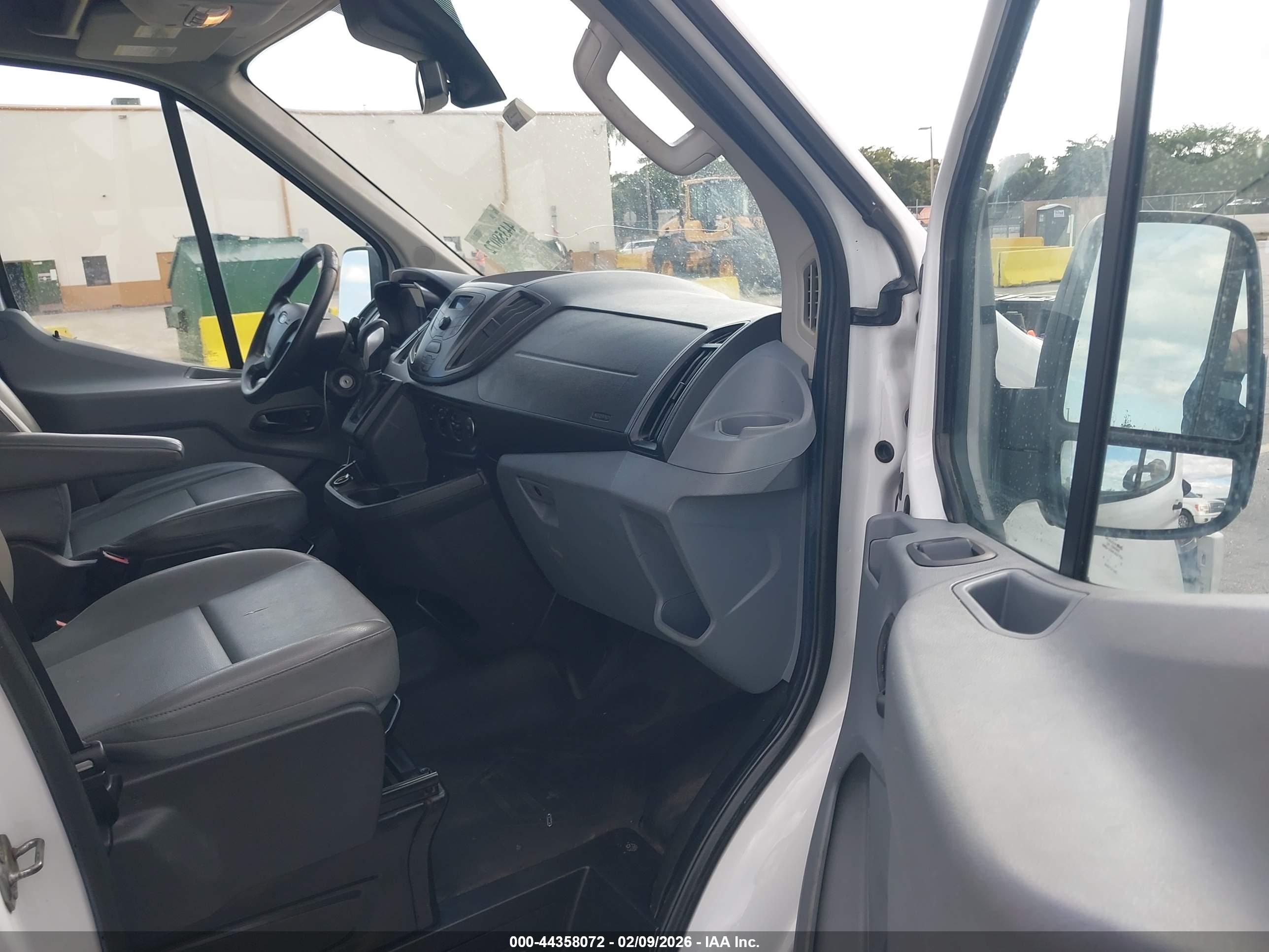 FORD TRANSIT-250 image 5