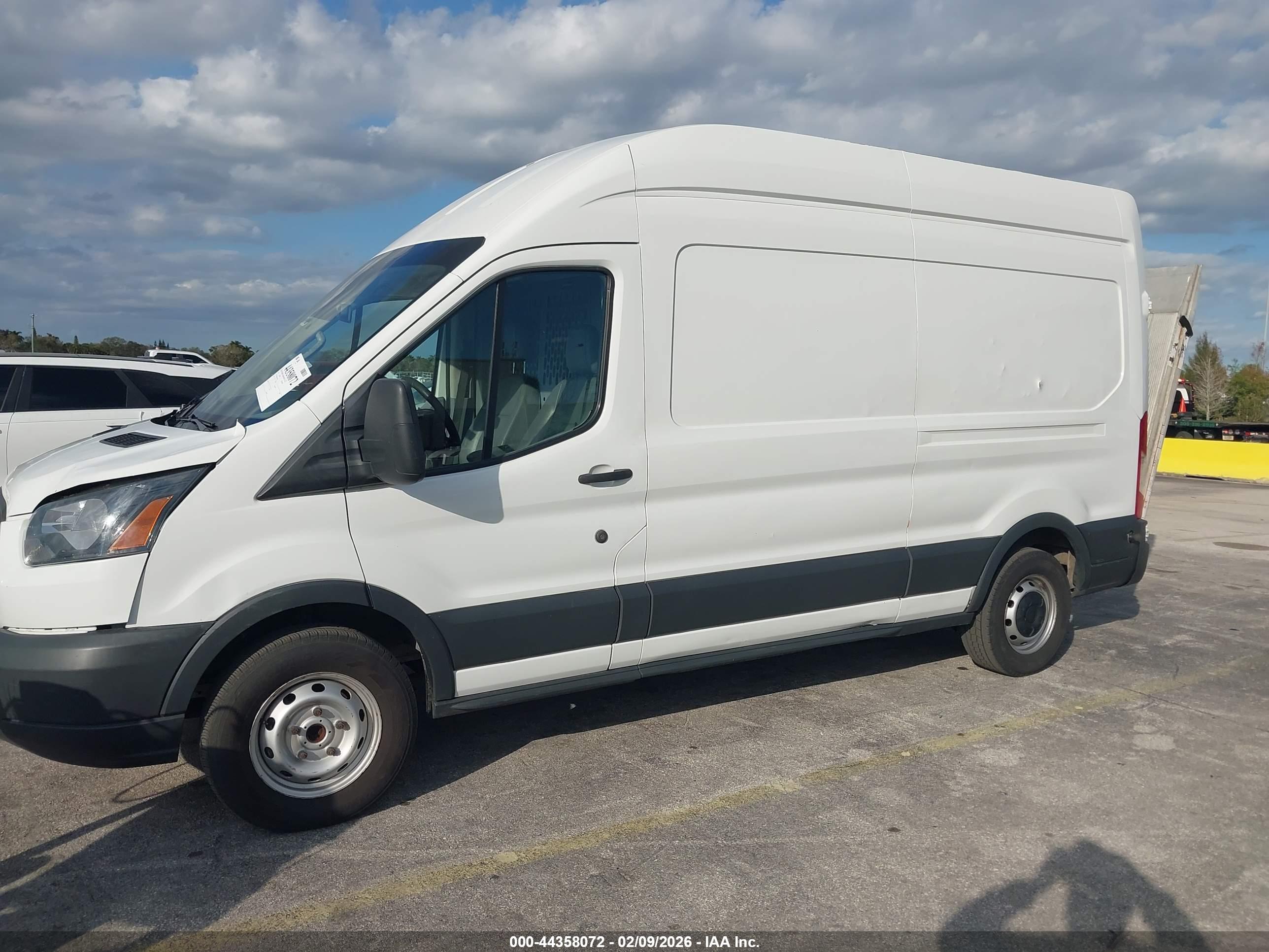 FORD TRANSIT-250 image 6