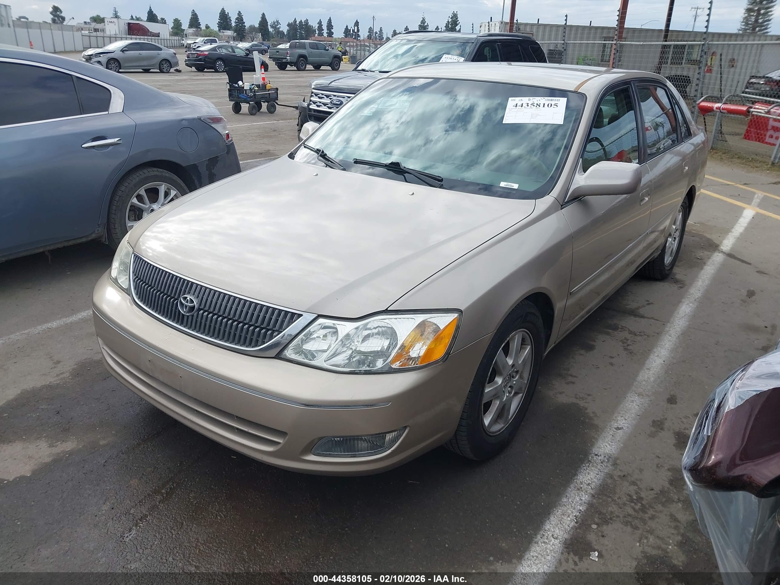 TOYOTA AVALON image 2
