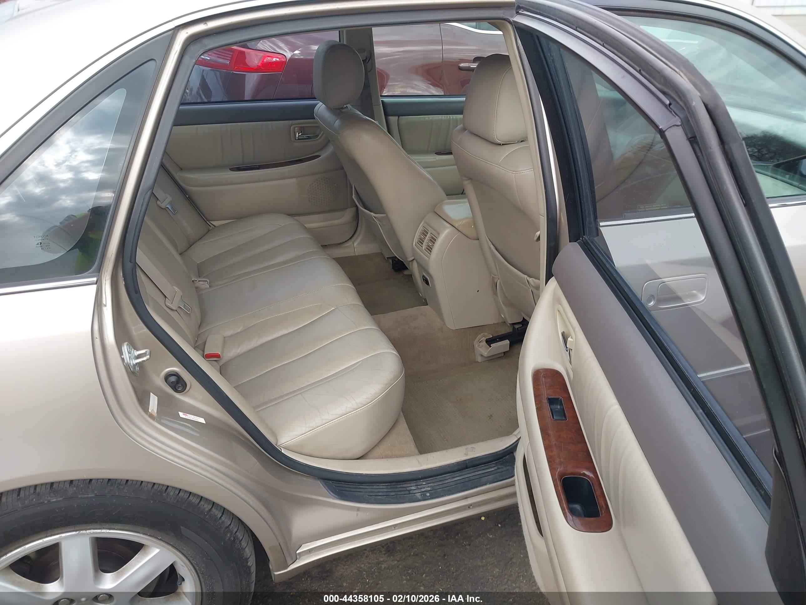 TOYOTA AVALON image 8