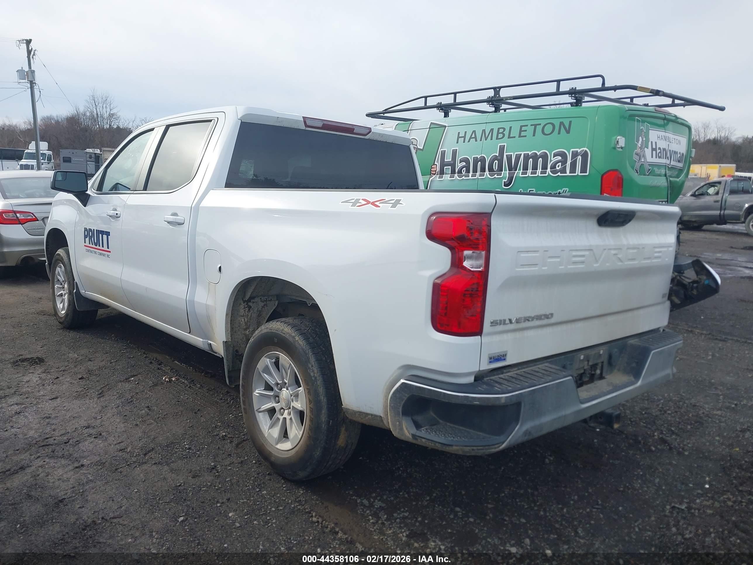 CHEVROLET SILVERADO image 3