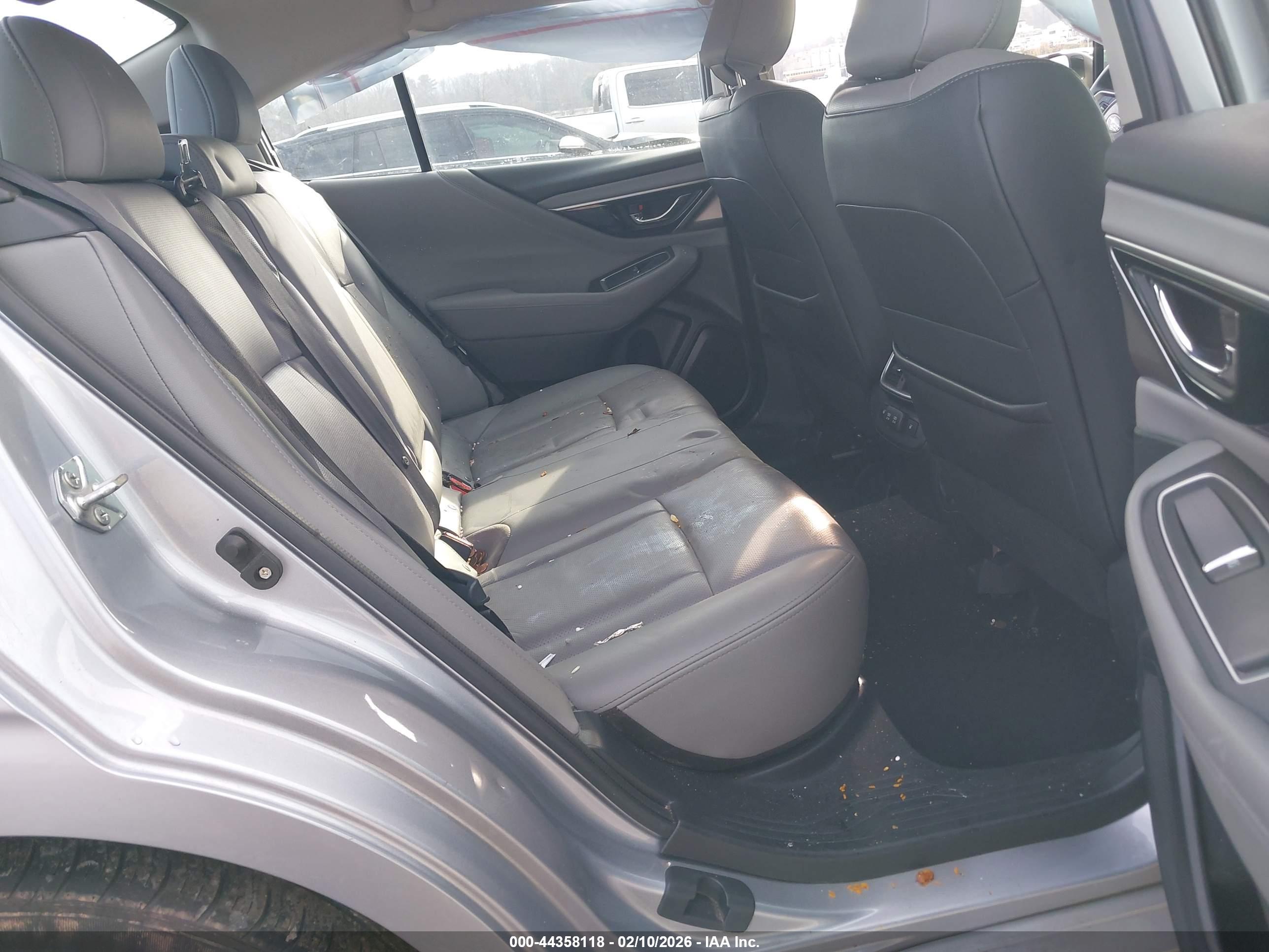 SUBARU LEGACY image 8