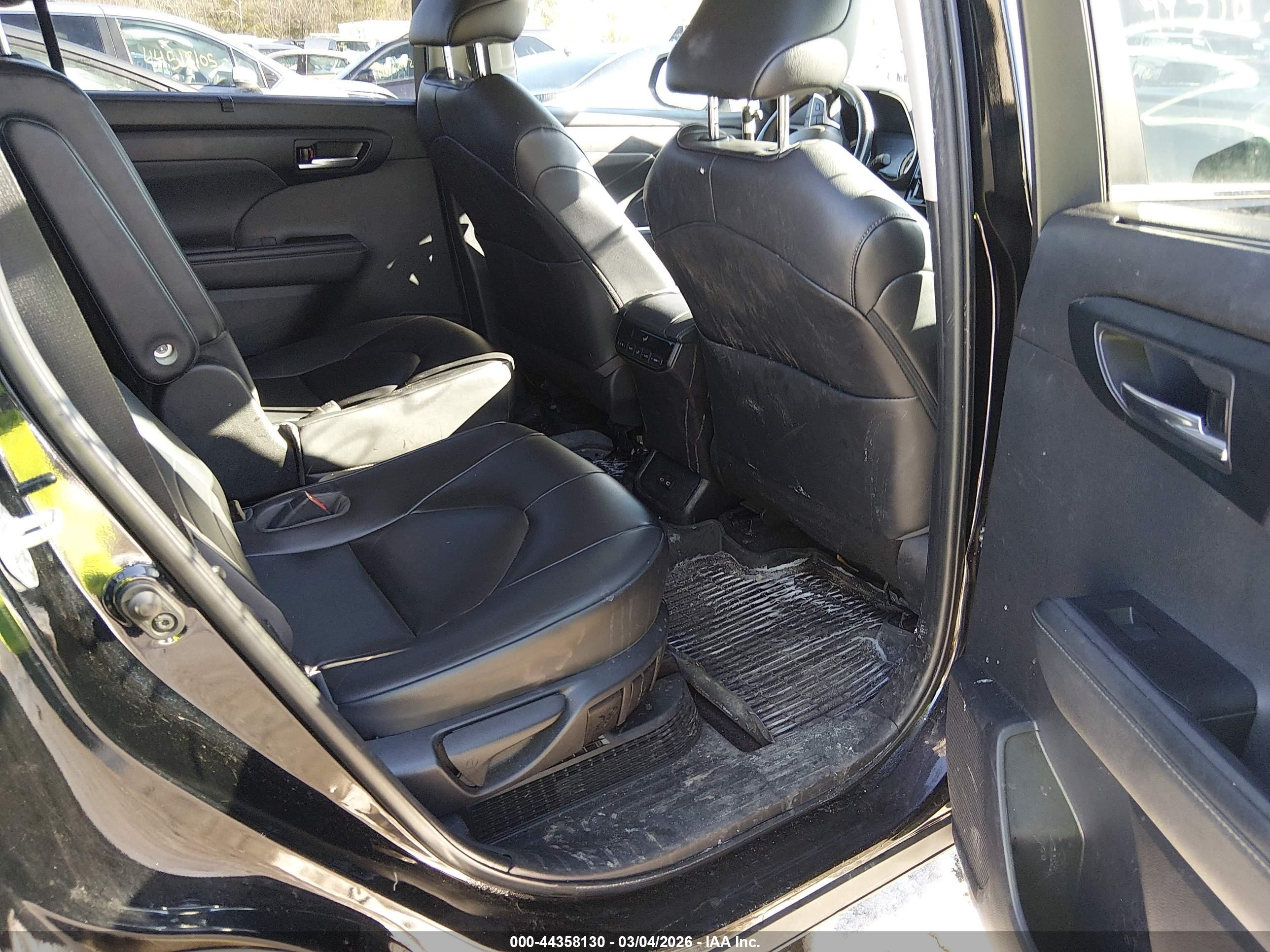 TOYOTA HIGHLANDER image 8