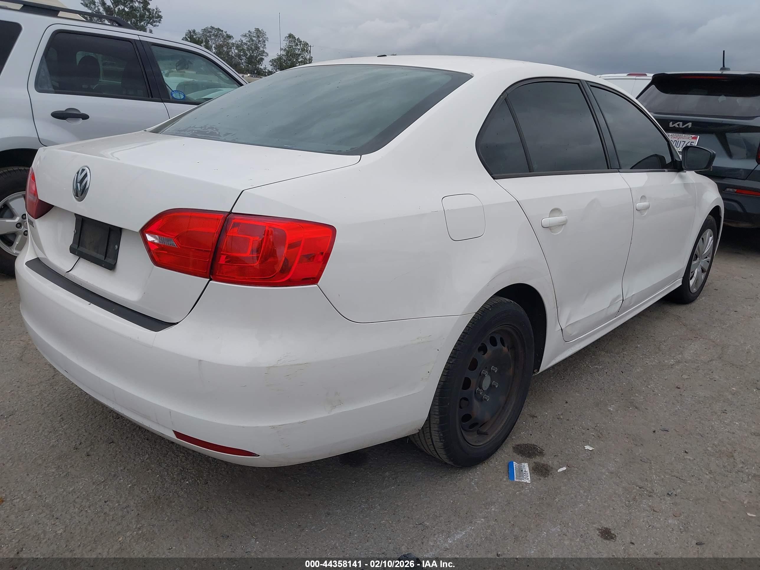 VOLKSWAGEN JETTA image 4