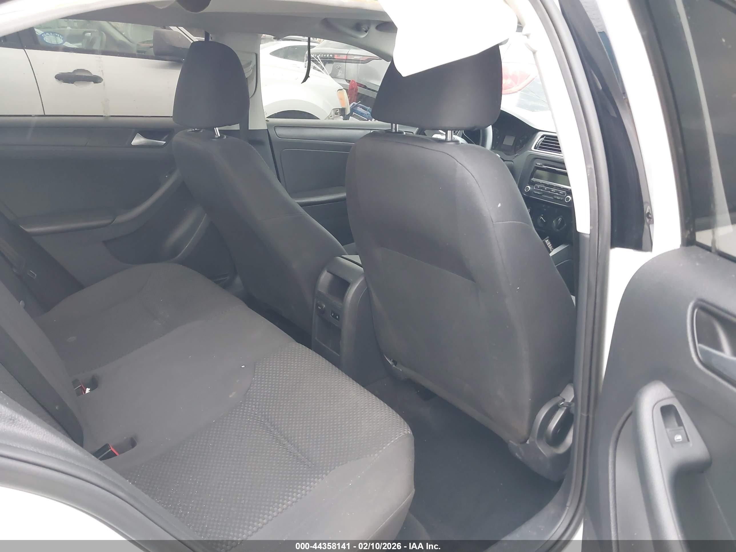 VOLKSWAGEN JETTA image 8