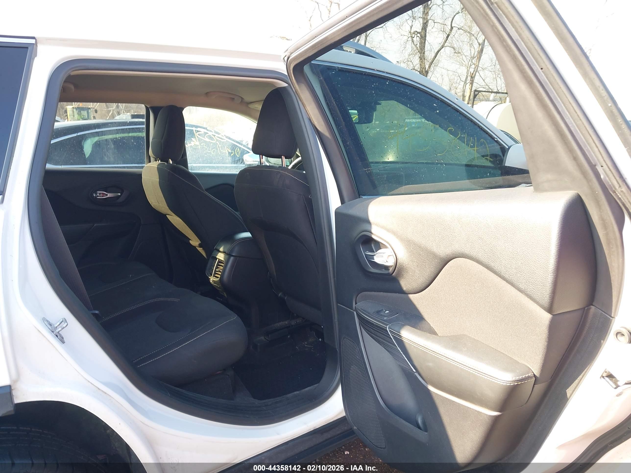 JEEP CHEROKEE image 8