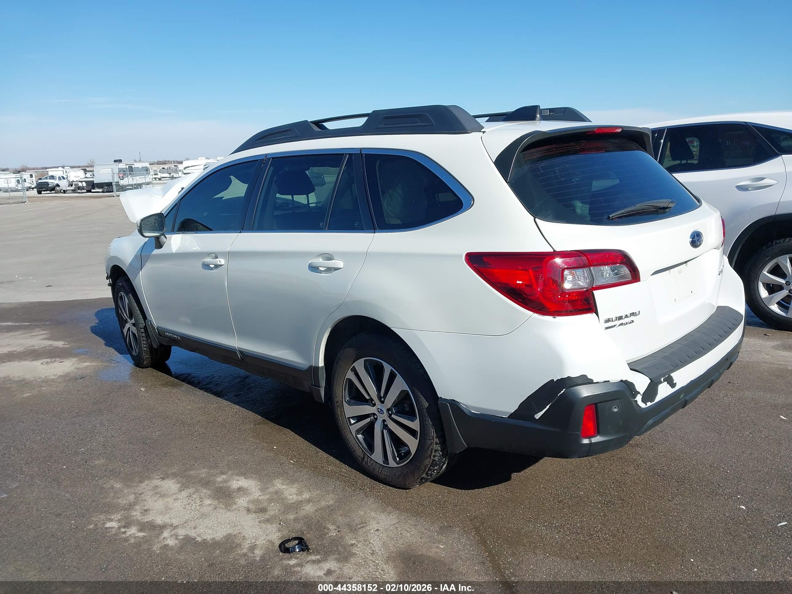SUBARU OUTBACK image 3
