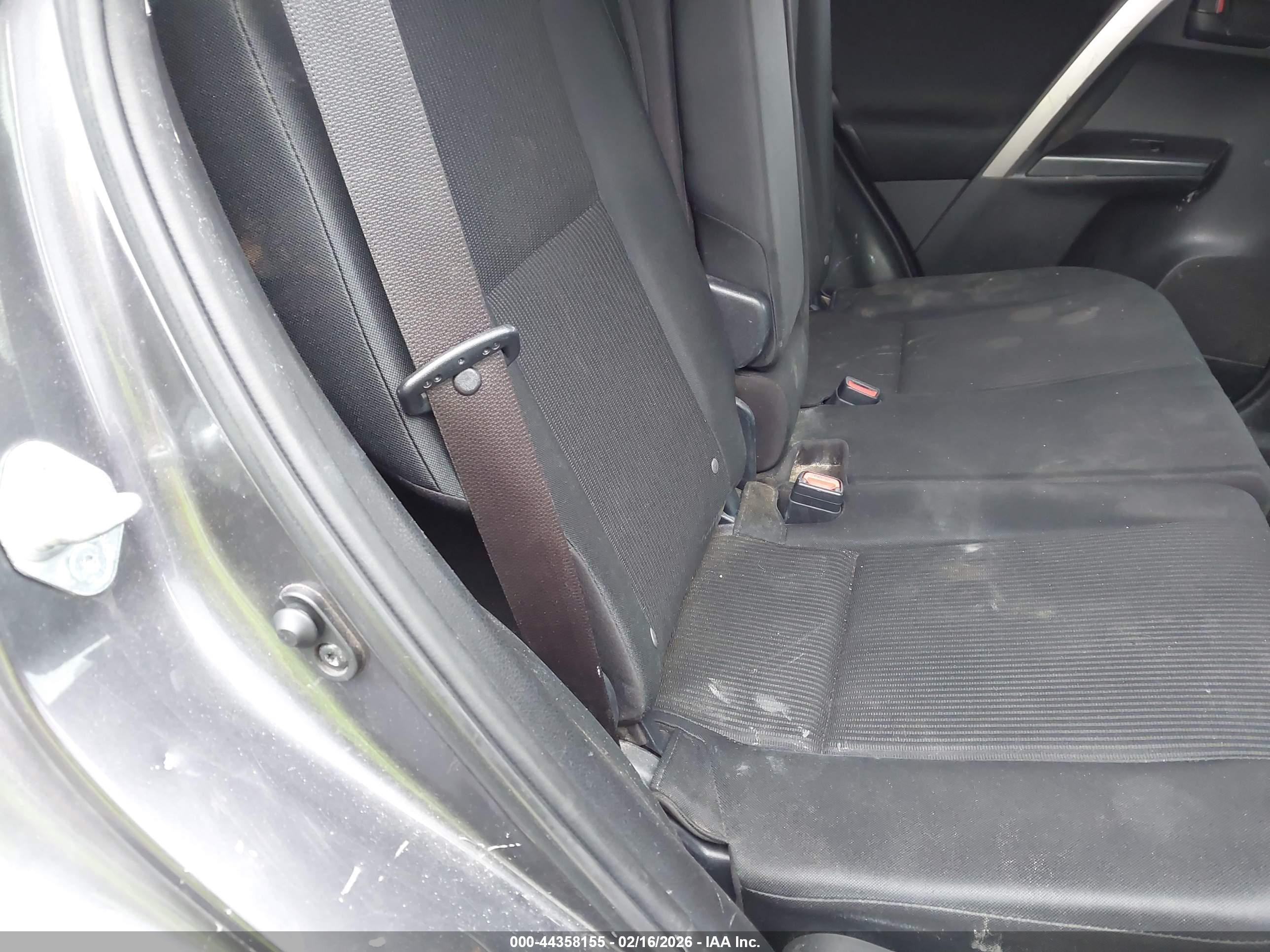 TOYOTA RAV4 image 8