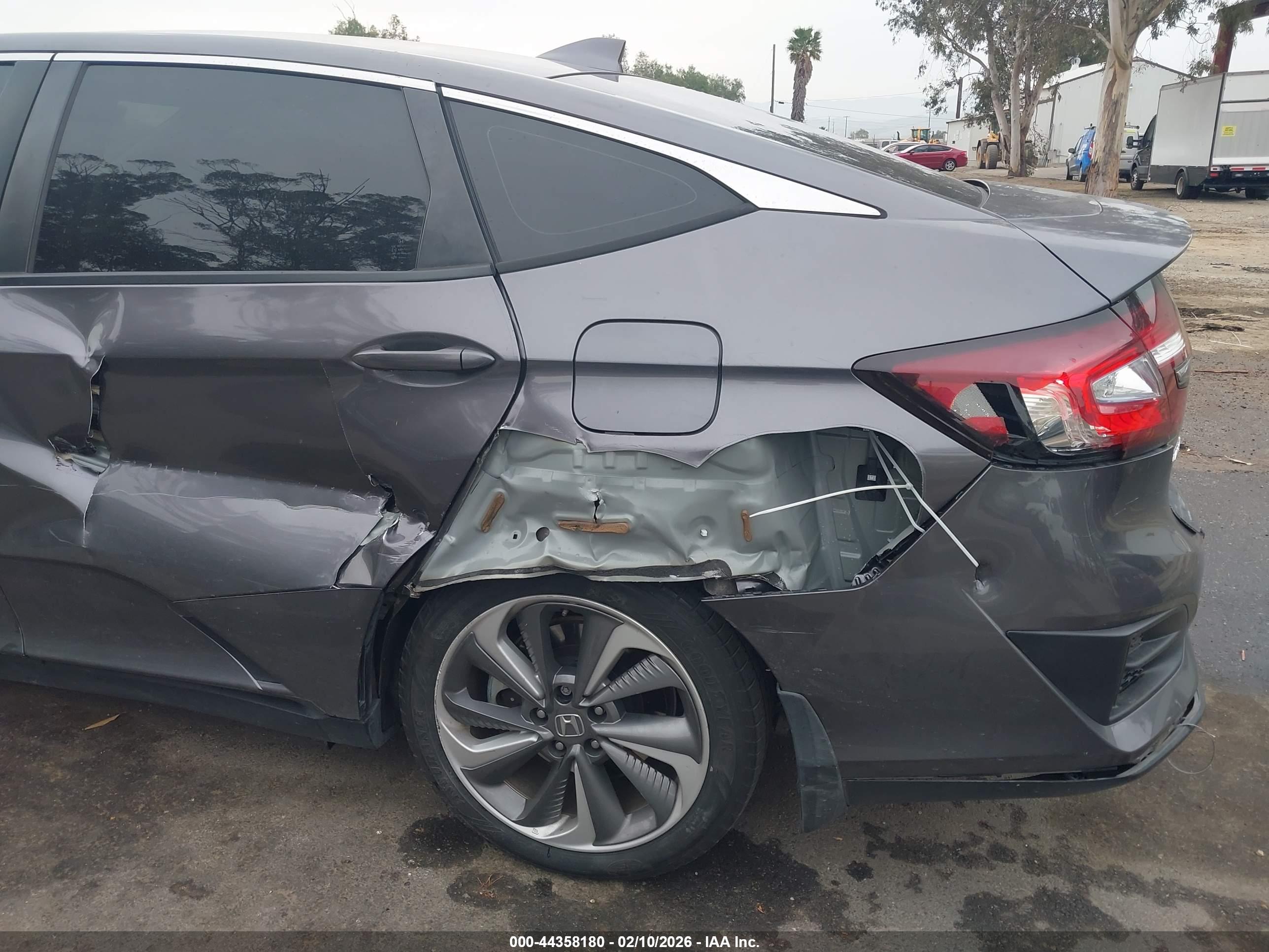 HONDA CLARITY image 6