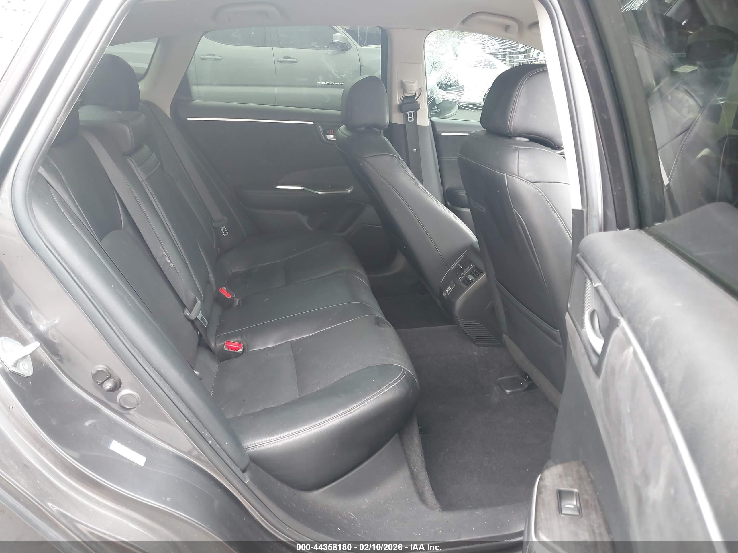 HONDA CLARITY image 8
