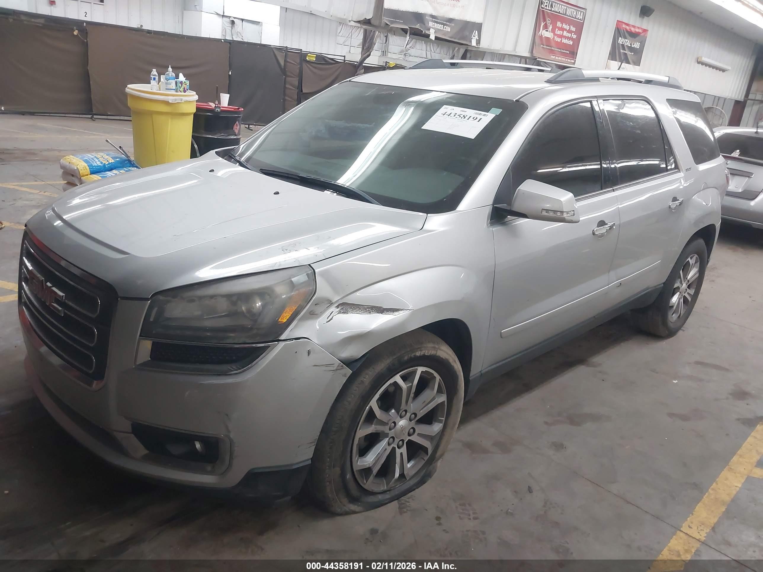 GMC ACADIA image 2