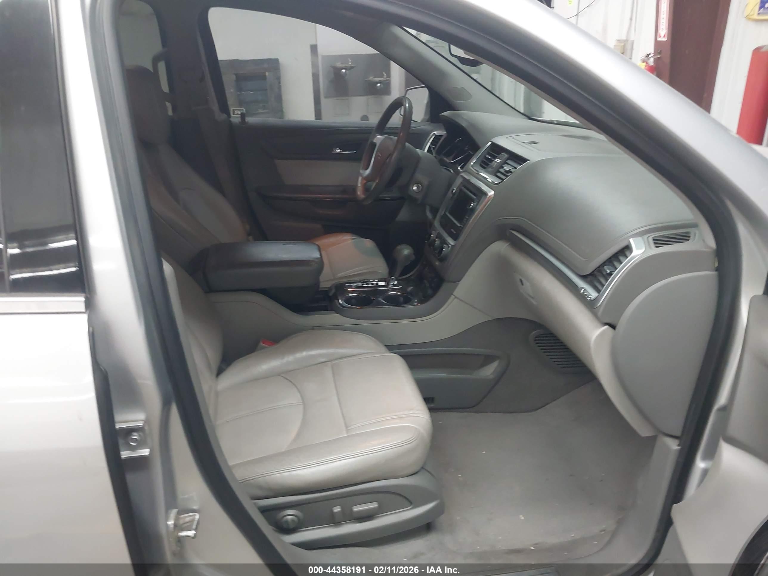 GMC ACADIA image 5