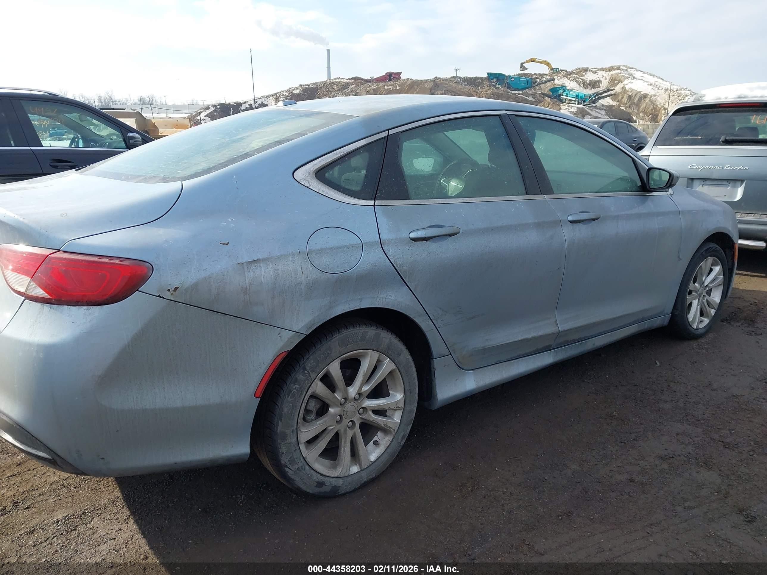 CHRYSLER 200 image 6