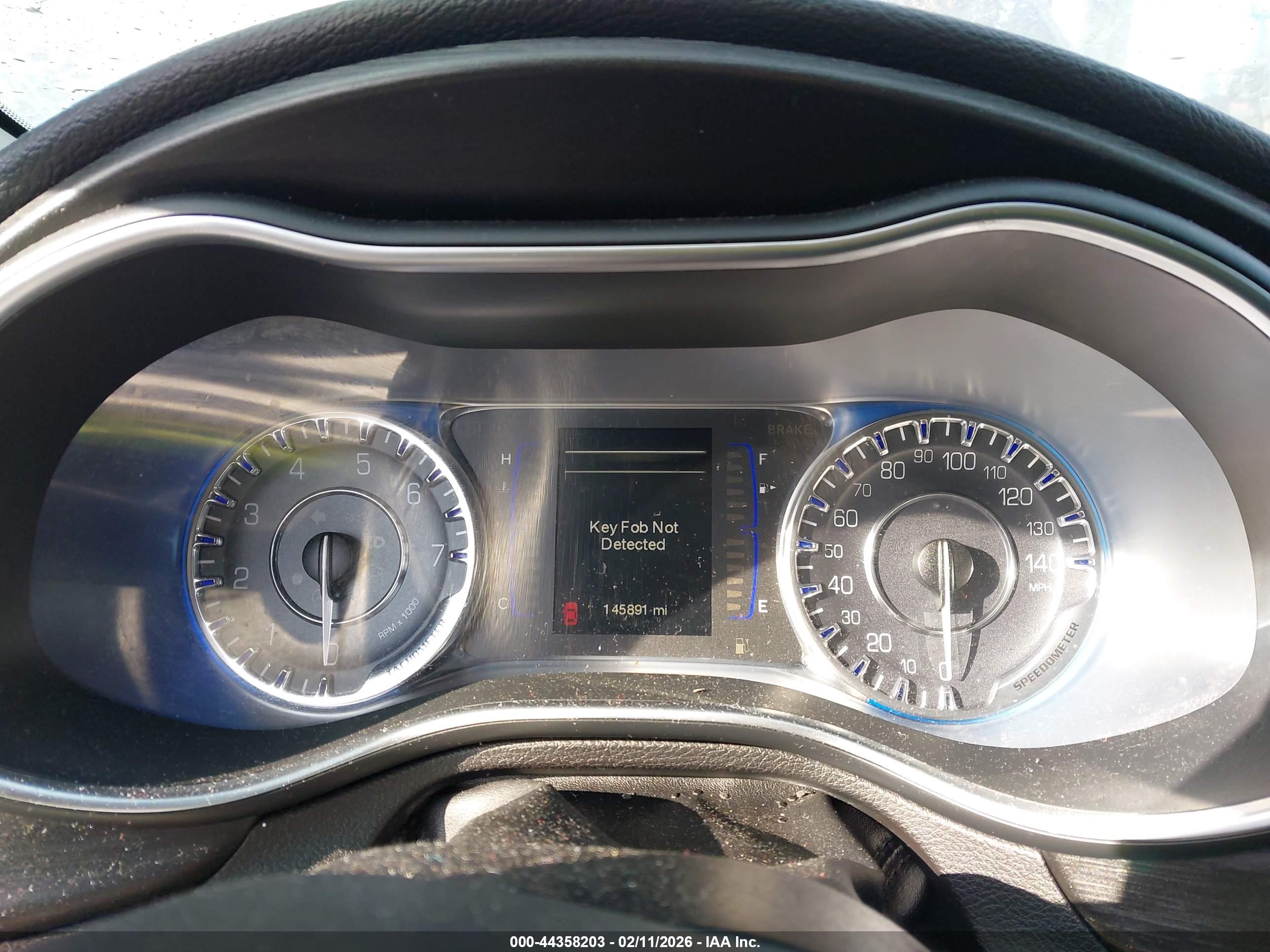 CHRYSLER 200 image 7
