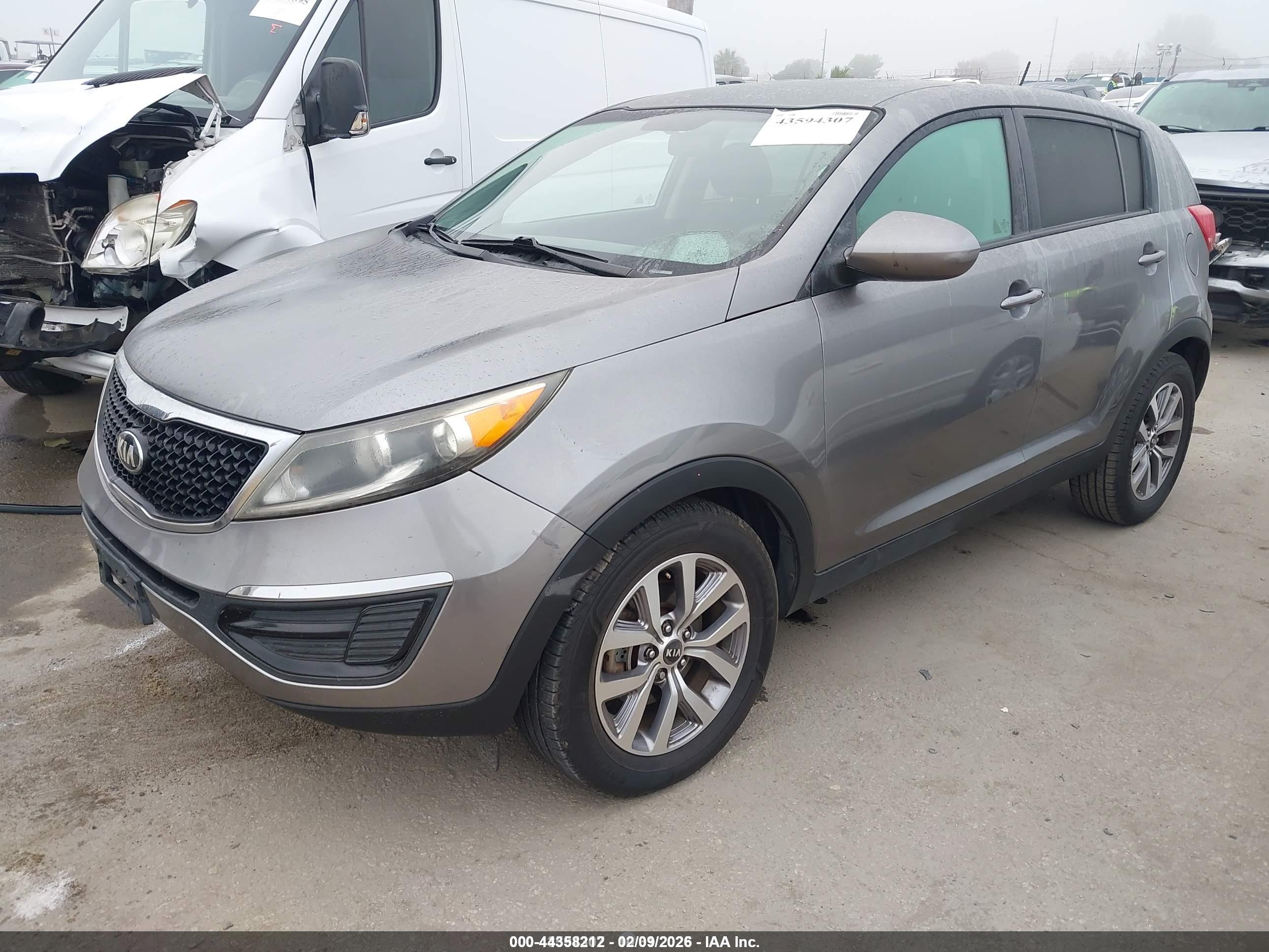 KIA SPORTAGE image 2