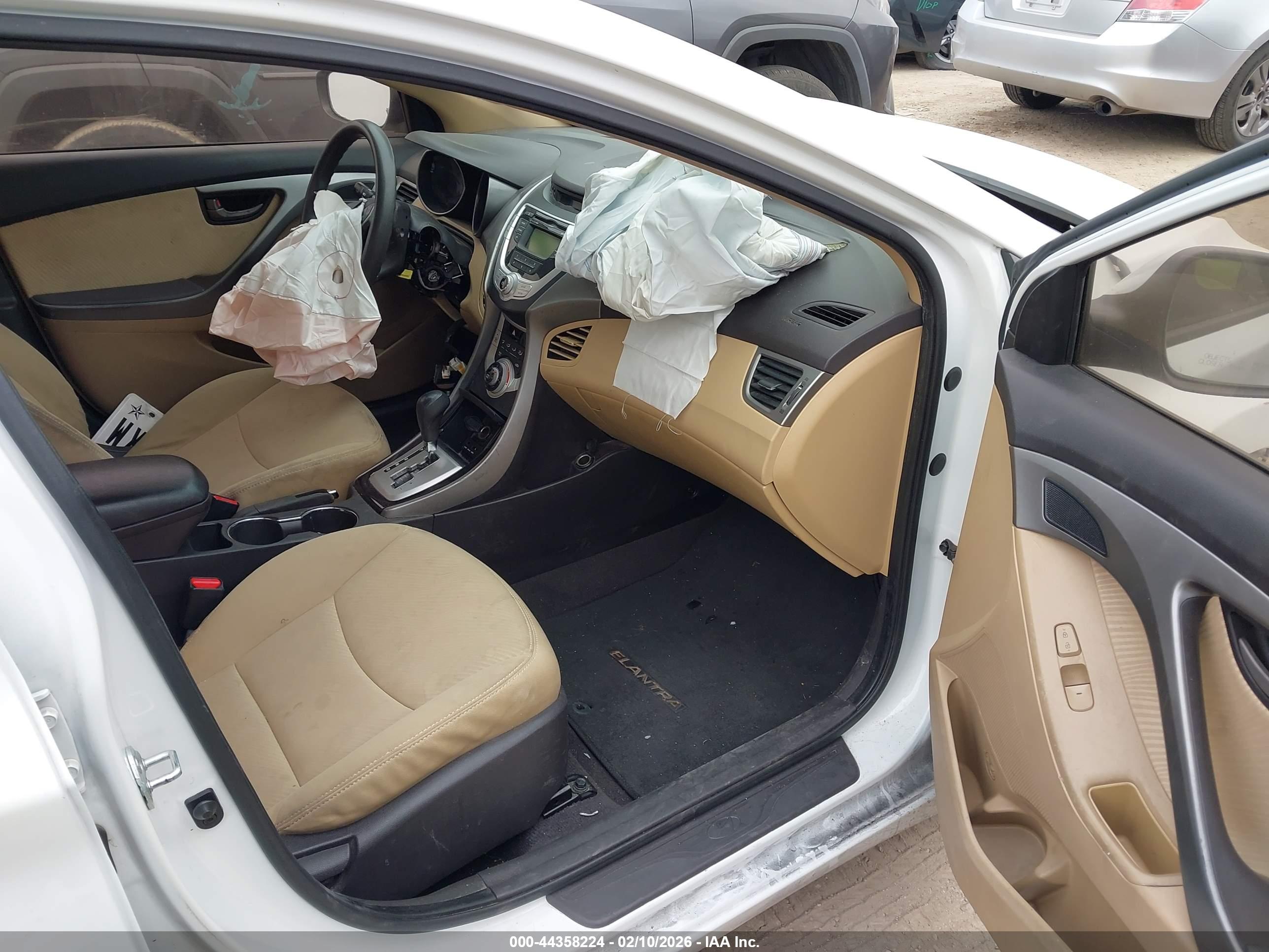 HYUNDAI ELANTRA image 5