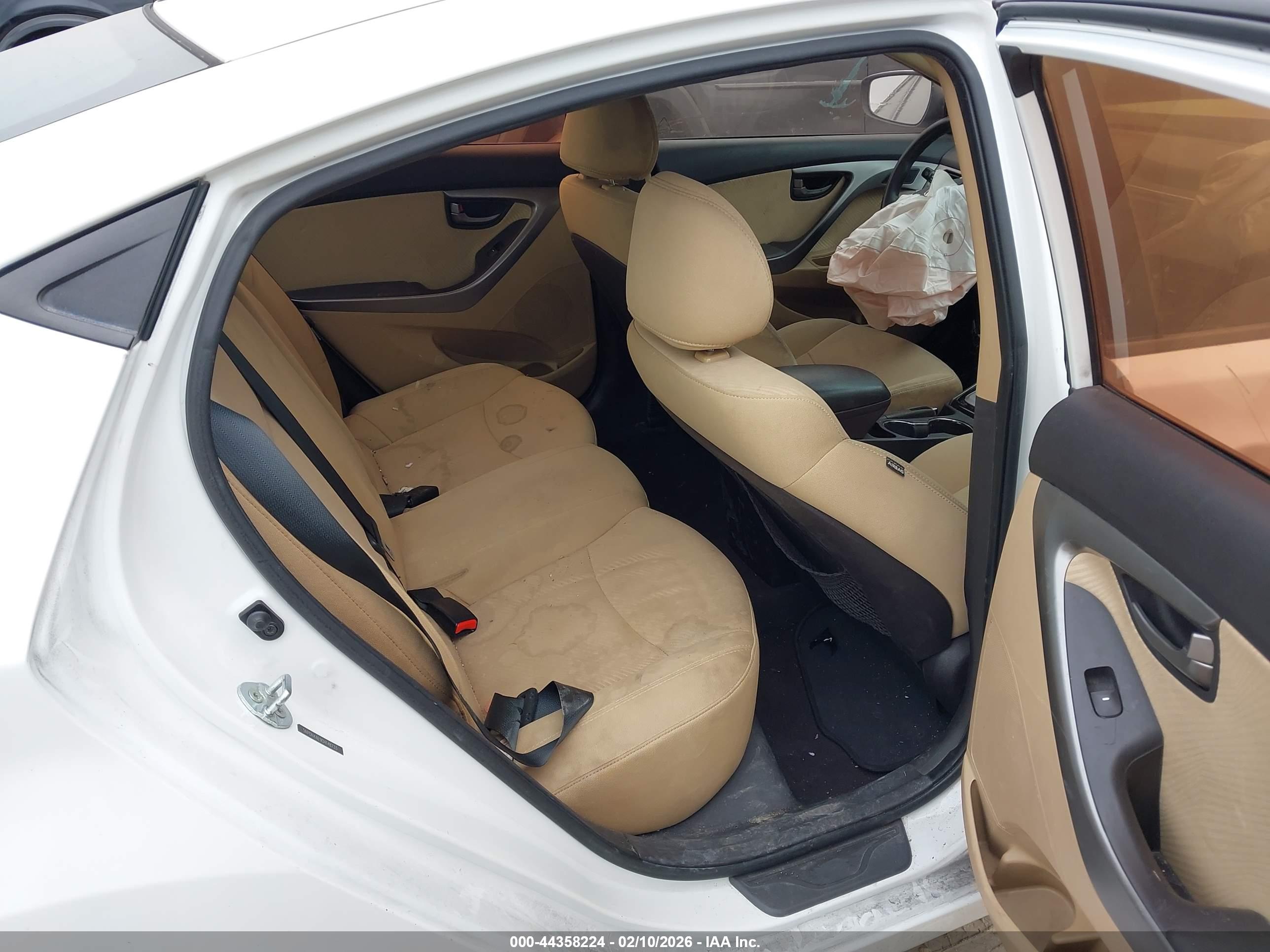 HYUNDAI ELANTRA image 8