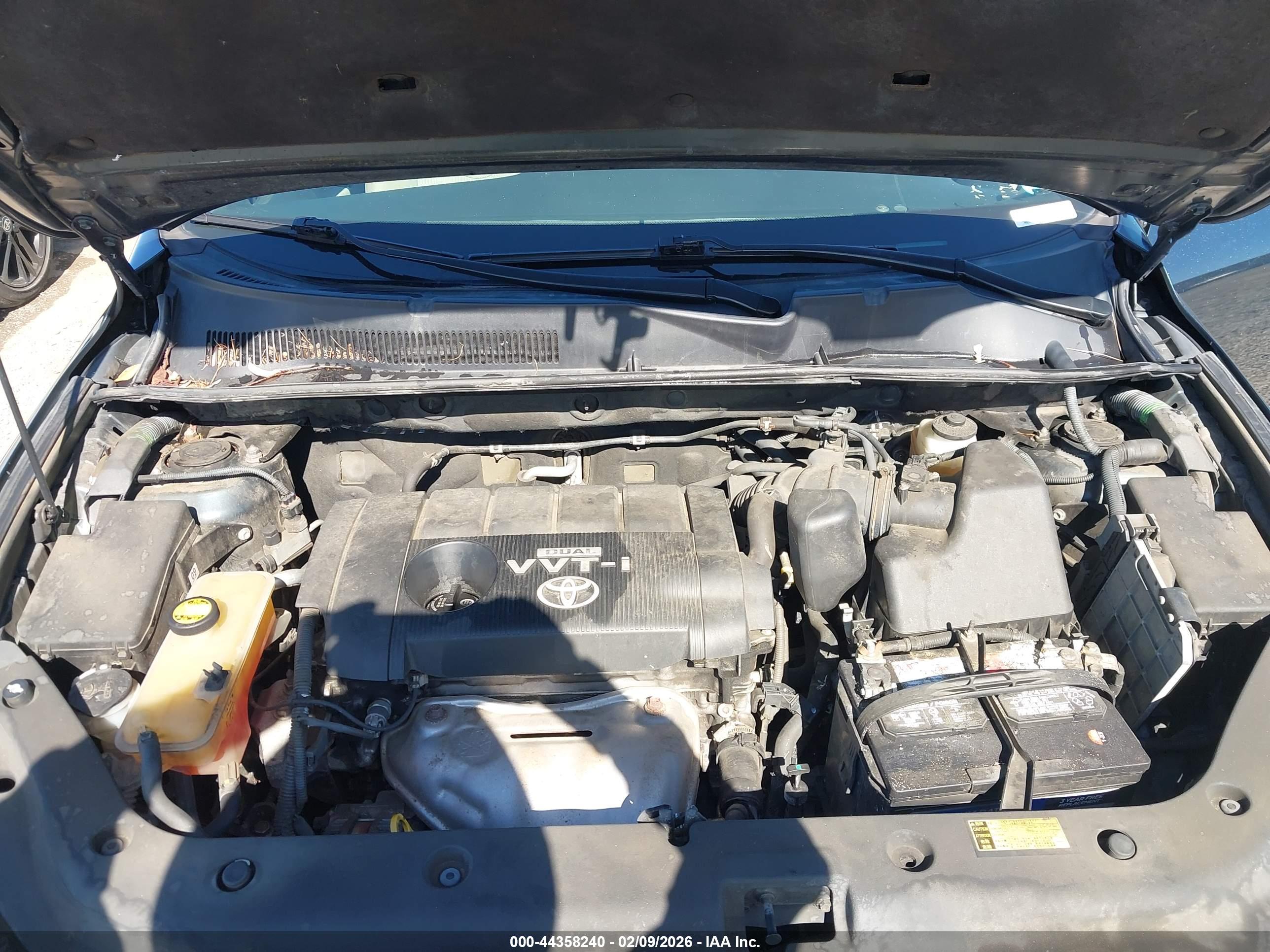 TOYOTA RAV4 image 10