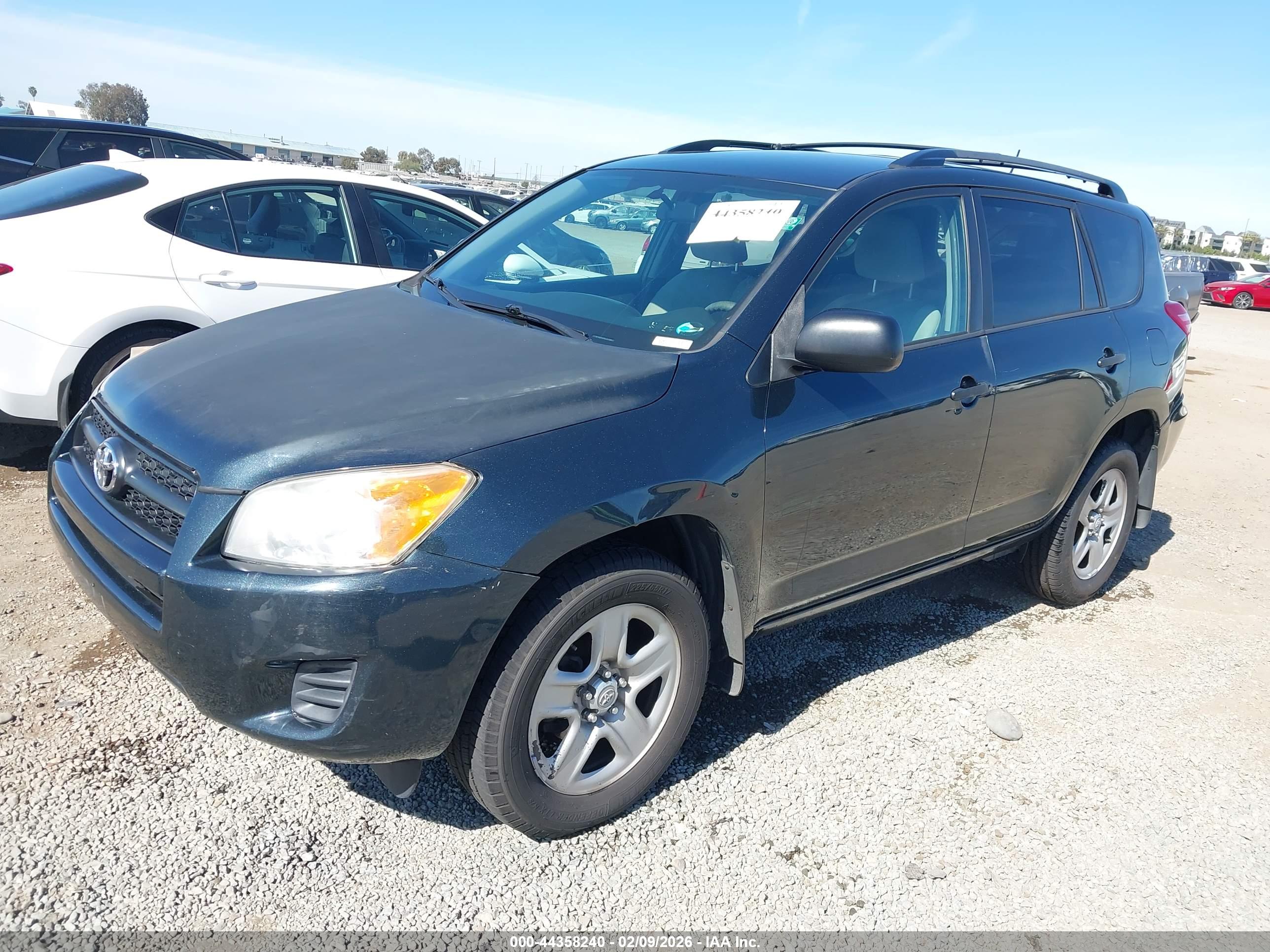 TOYOTA RAV4 image 2