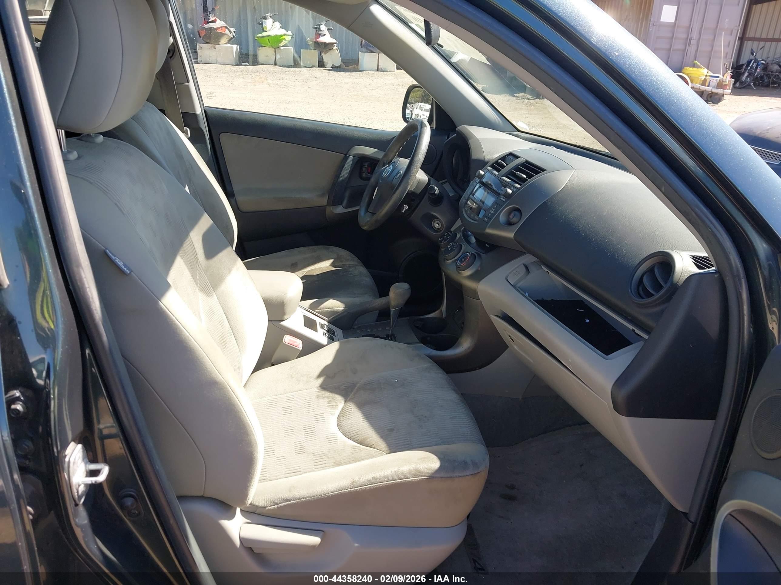 TOYOTA RAV4 image 5