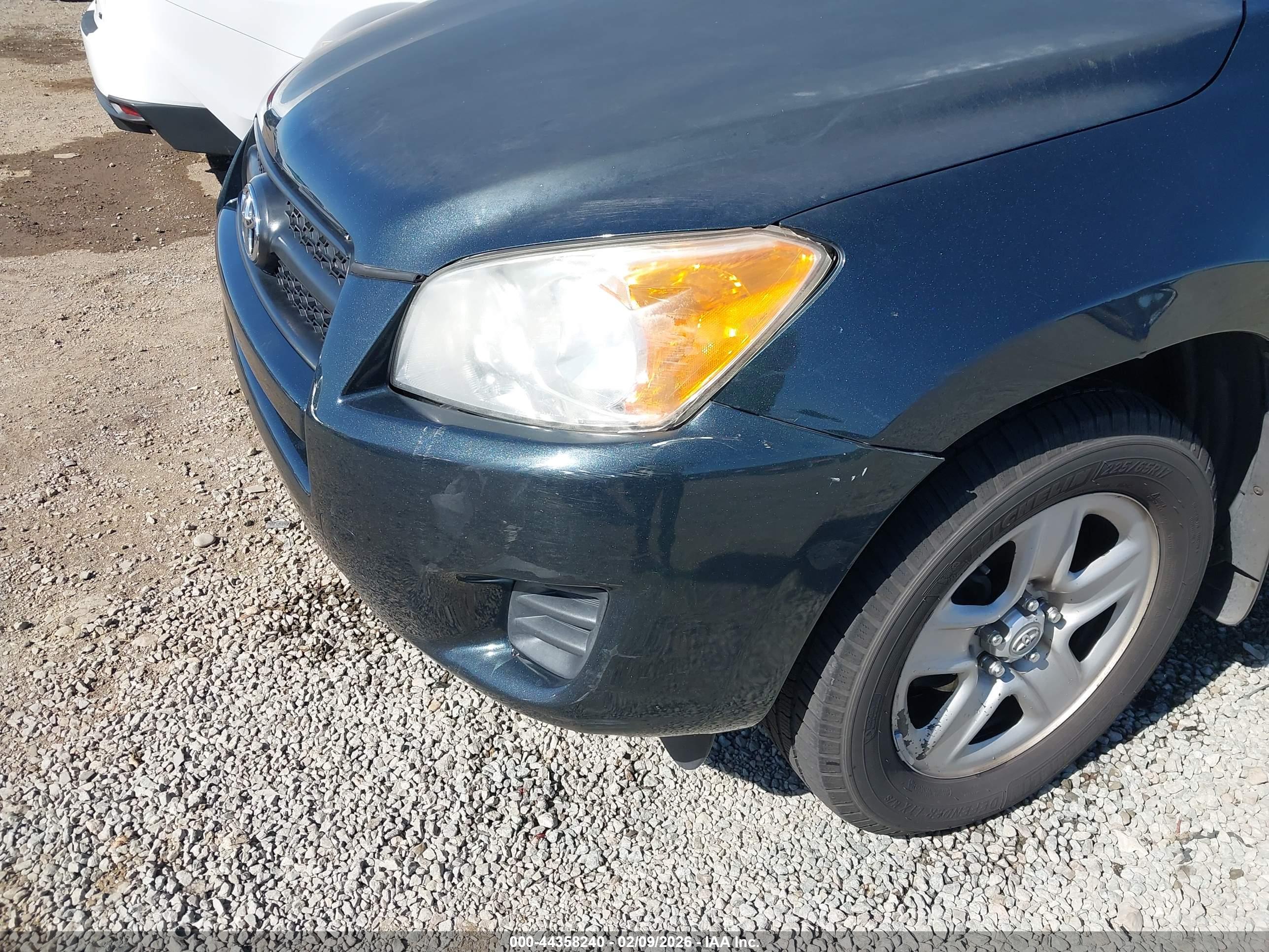 TOYOTA RAV4 image 6