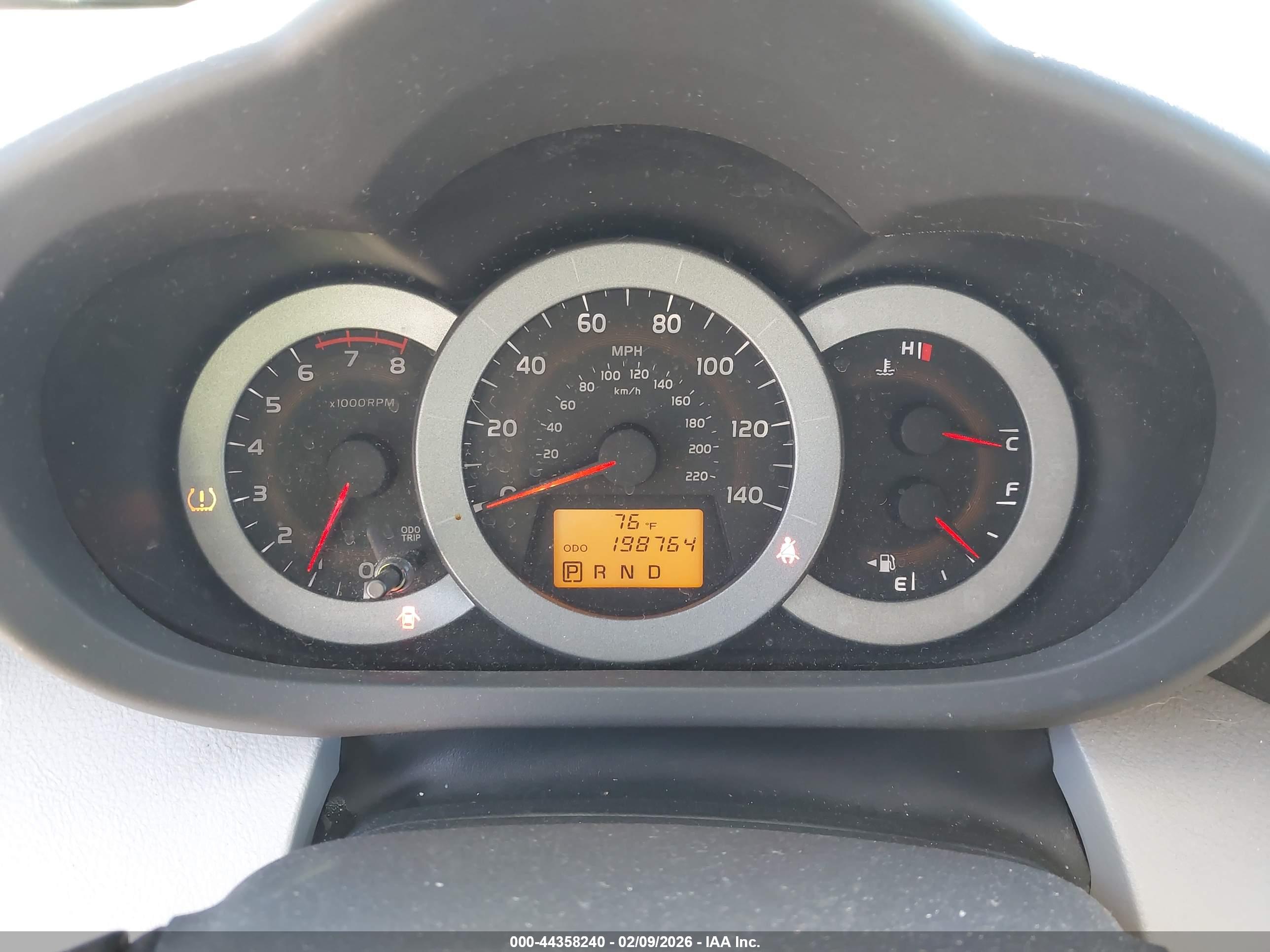 TOYOTA RAV4 image 7