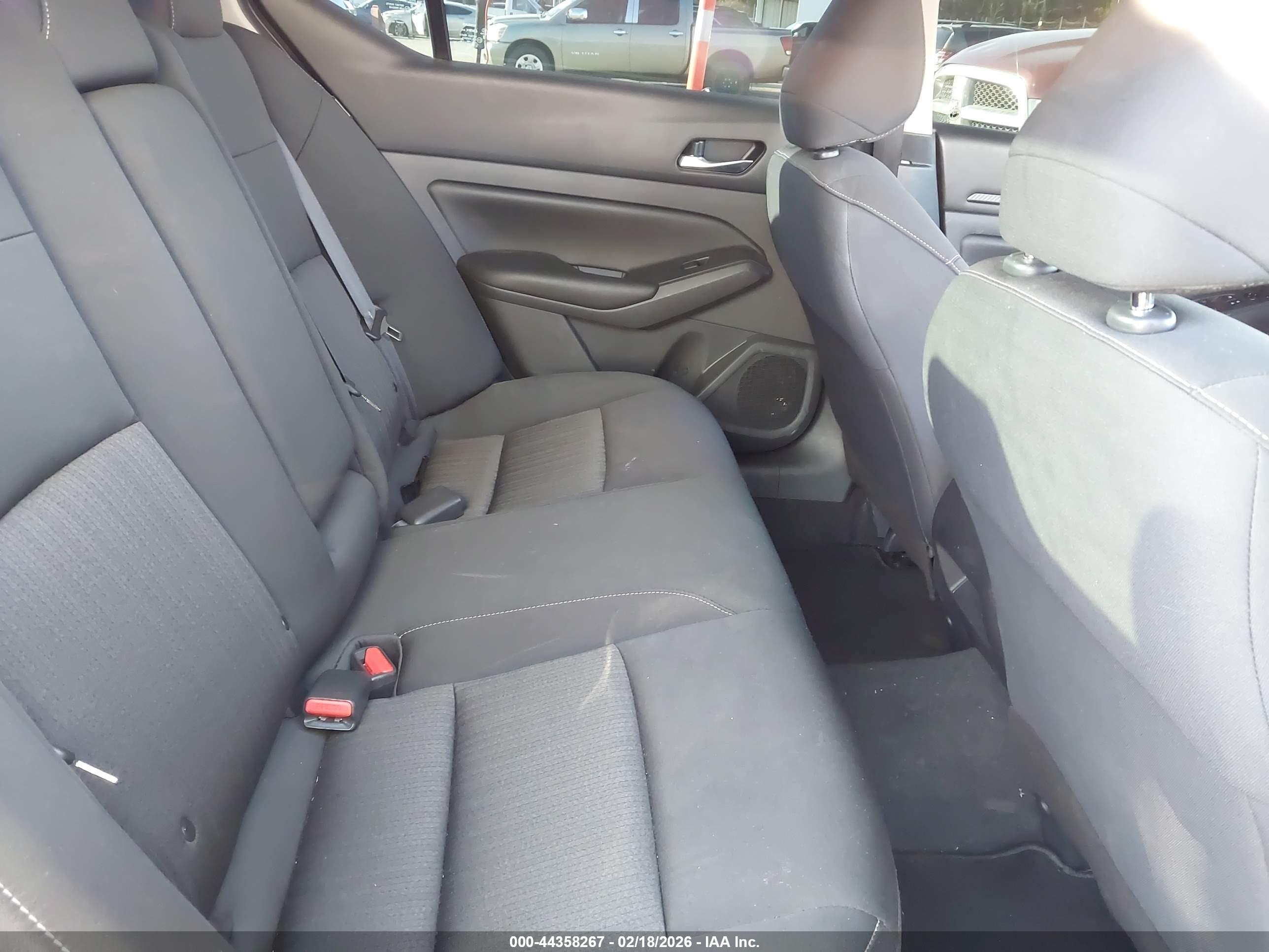 NISSAN ALTIMA image 8