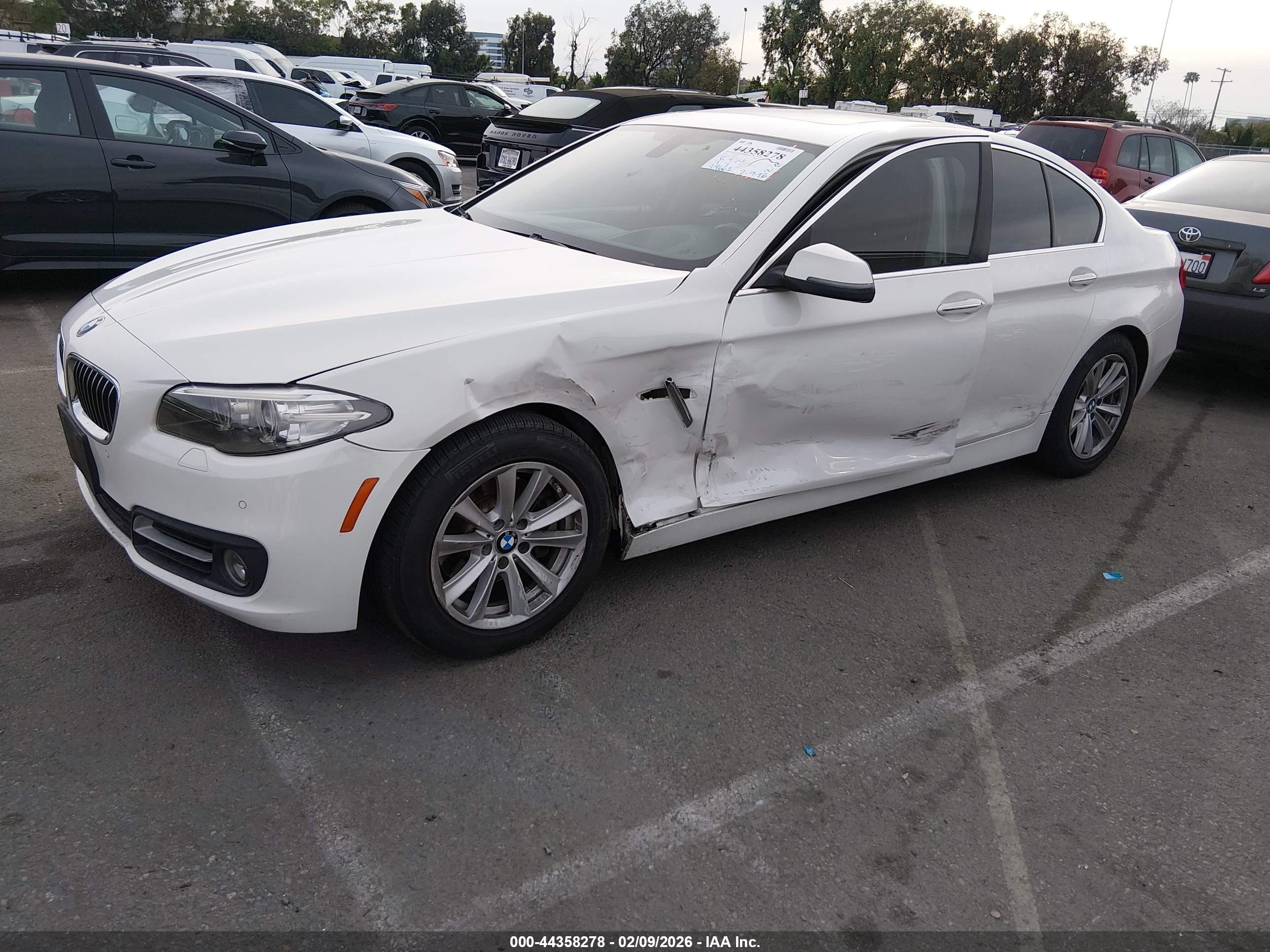 BMW 528I image 2