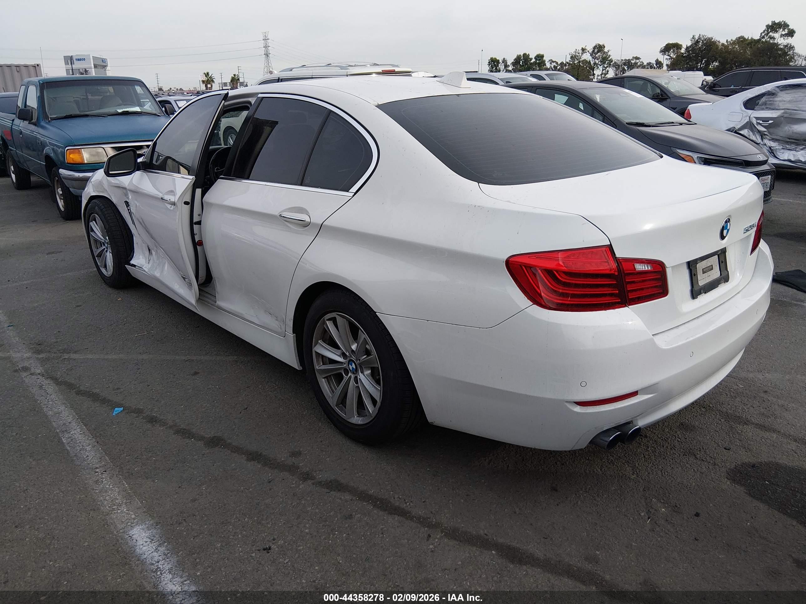 BMW 528I image 3