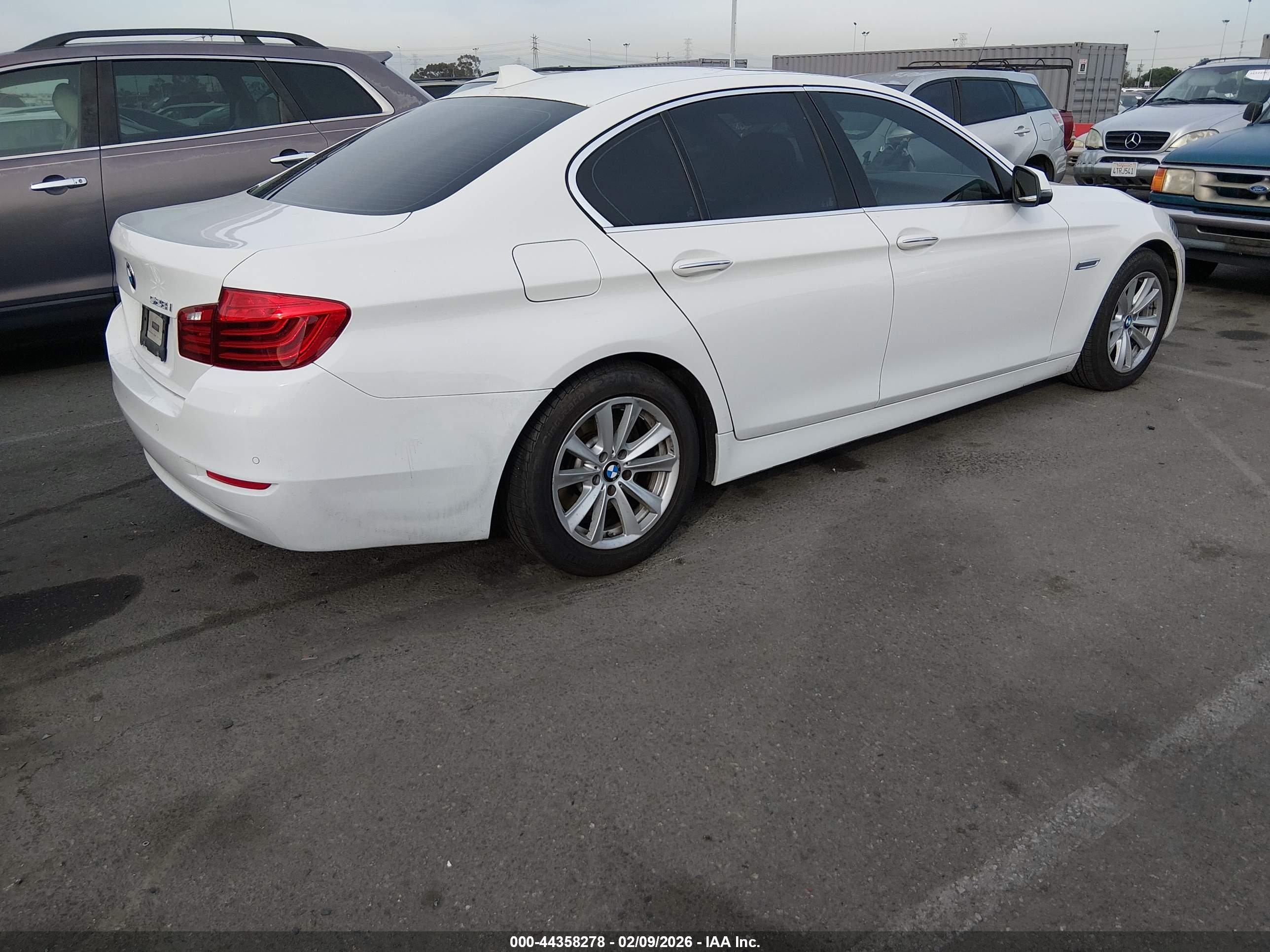 BMW 528I image 4