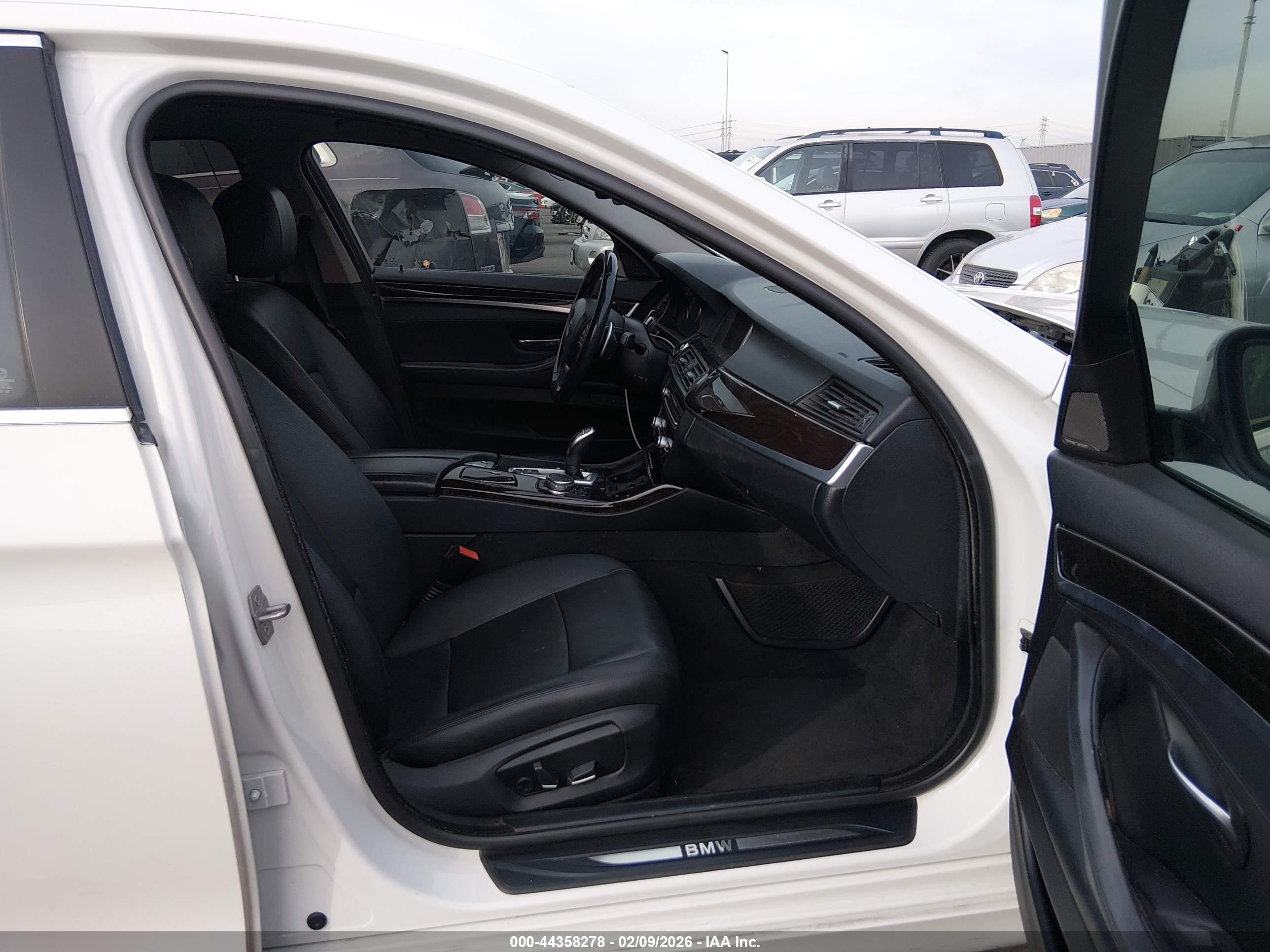 BMW 528I image 5