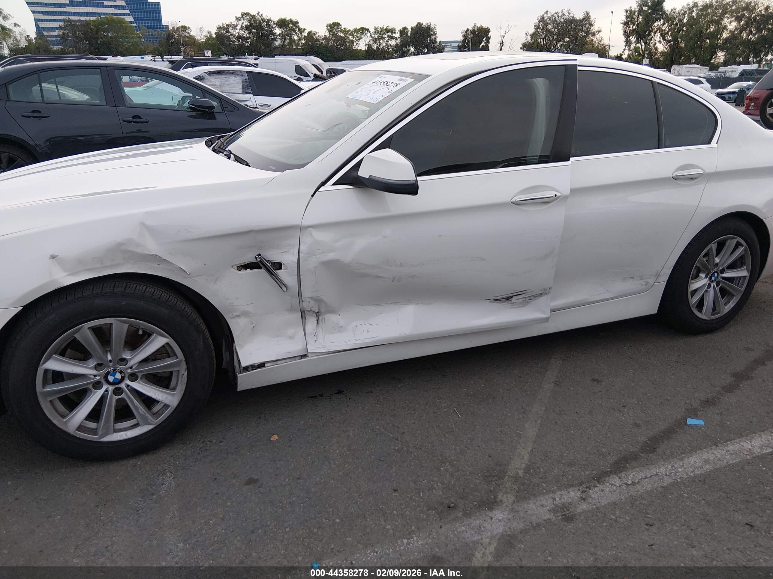 BMW 528I image 6