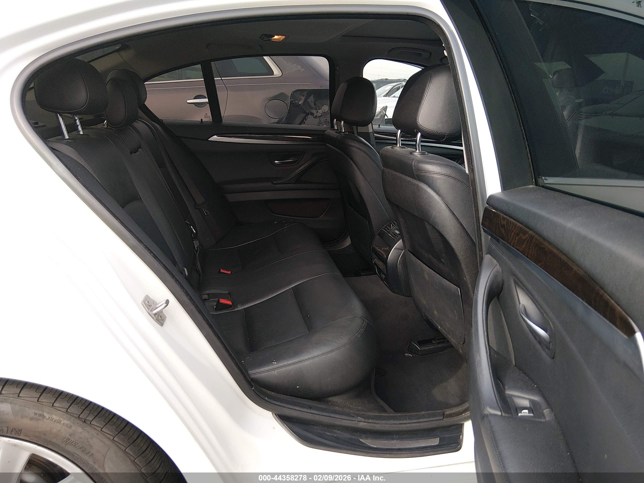 BMW 528I image 8