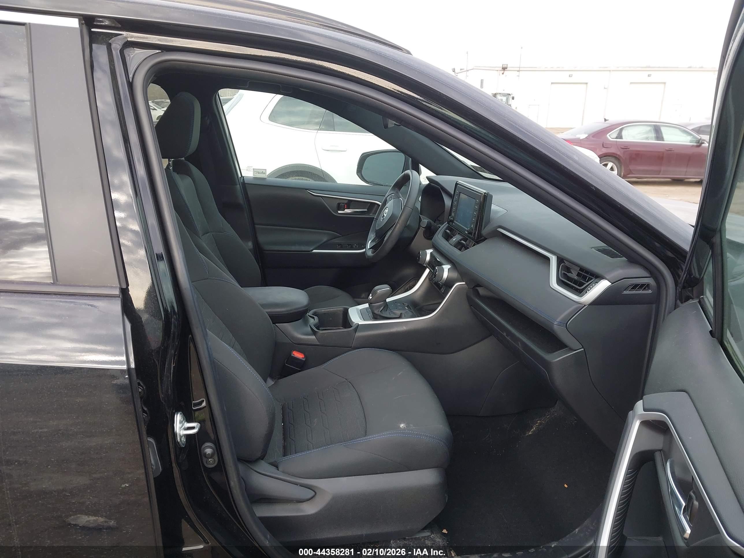 TOYOTA RAV4 image 5