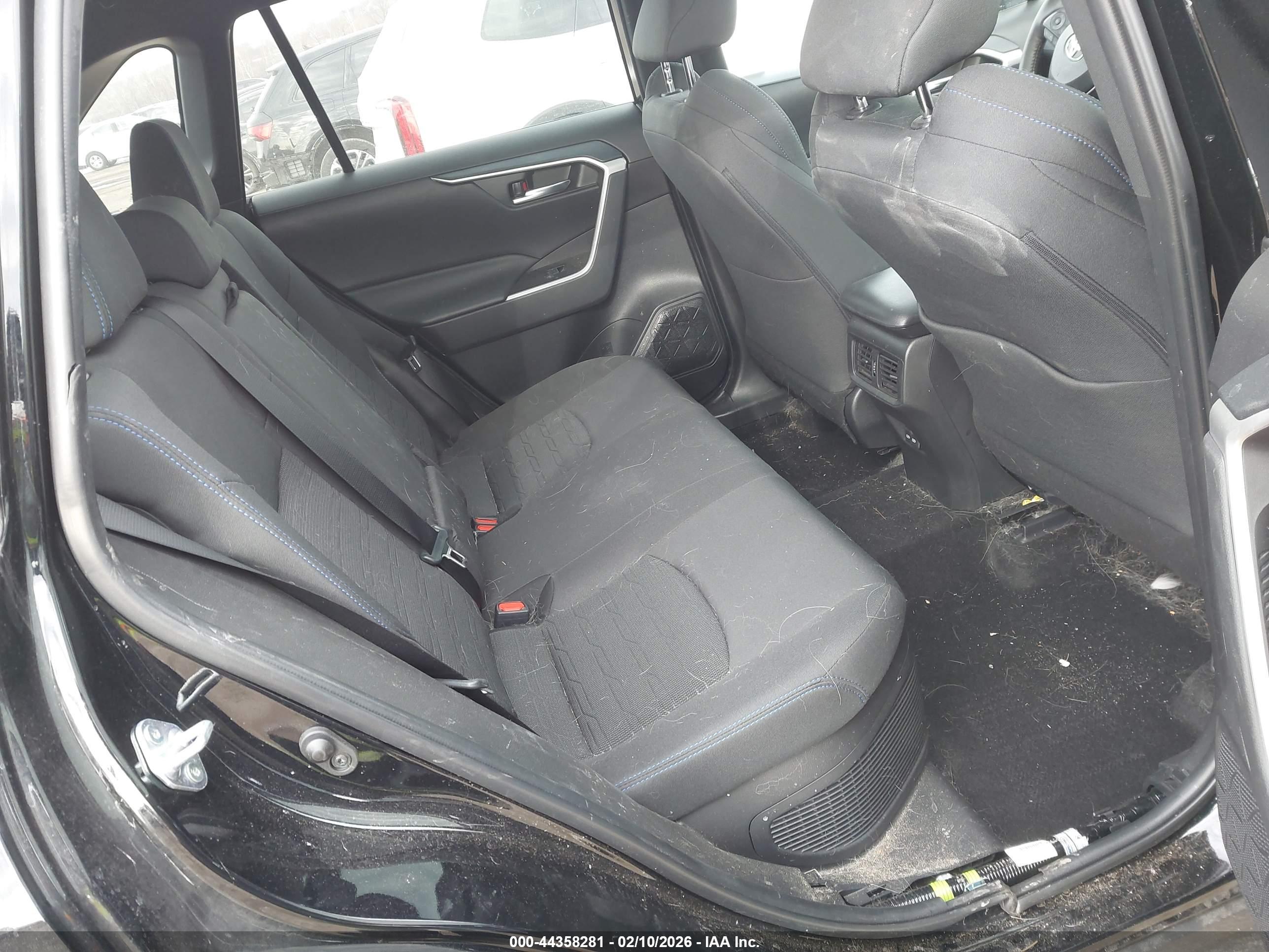 TOYOTA RAV4 image 8