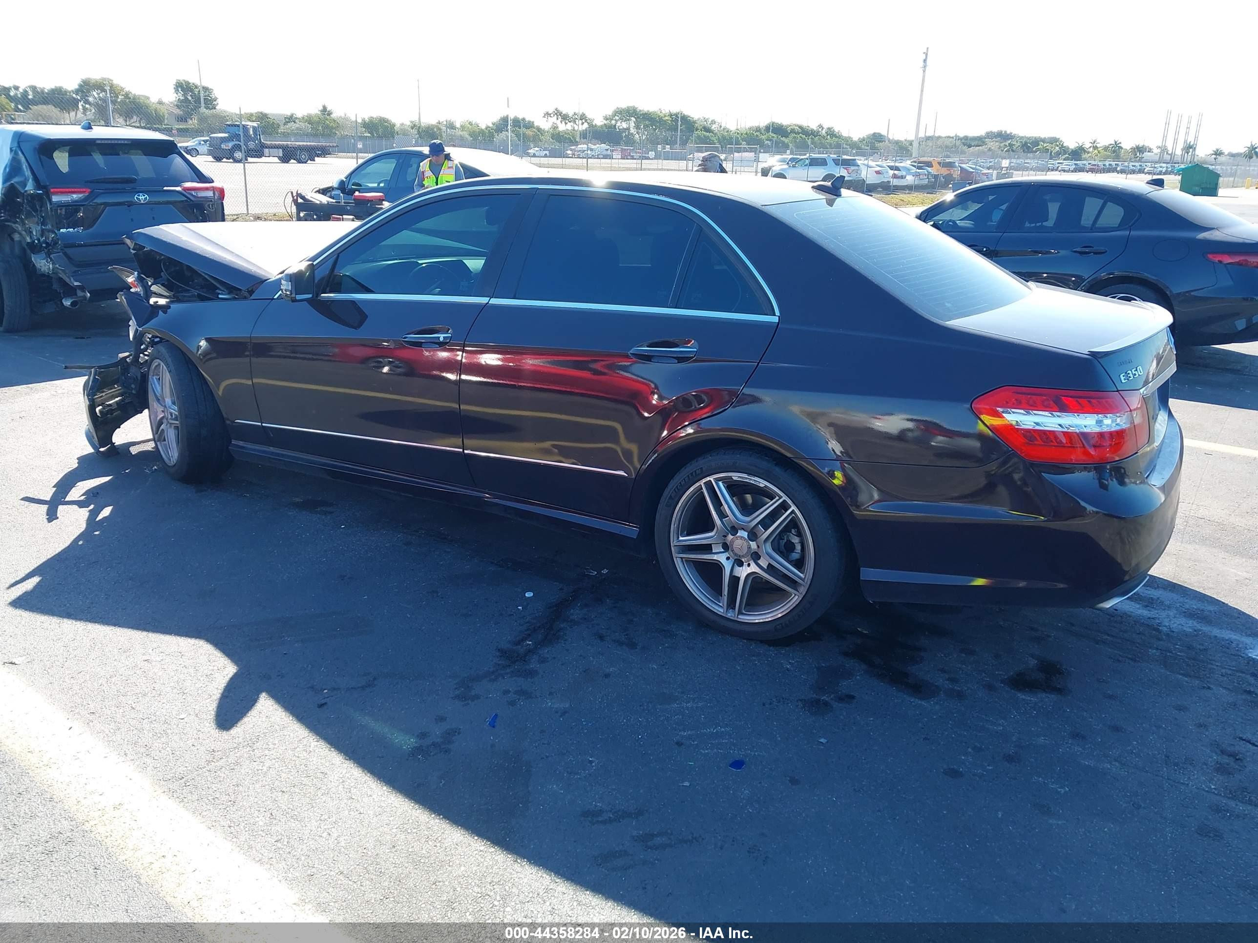 MERCEDES-BENZ E image 3