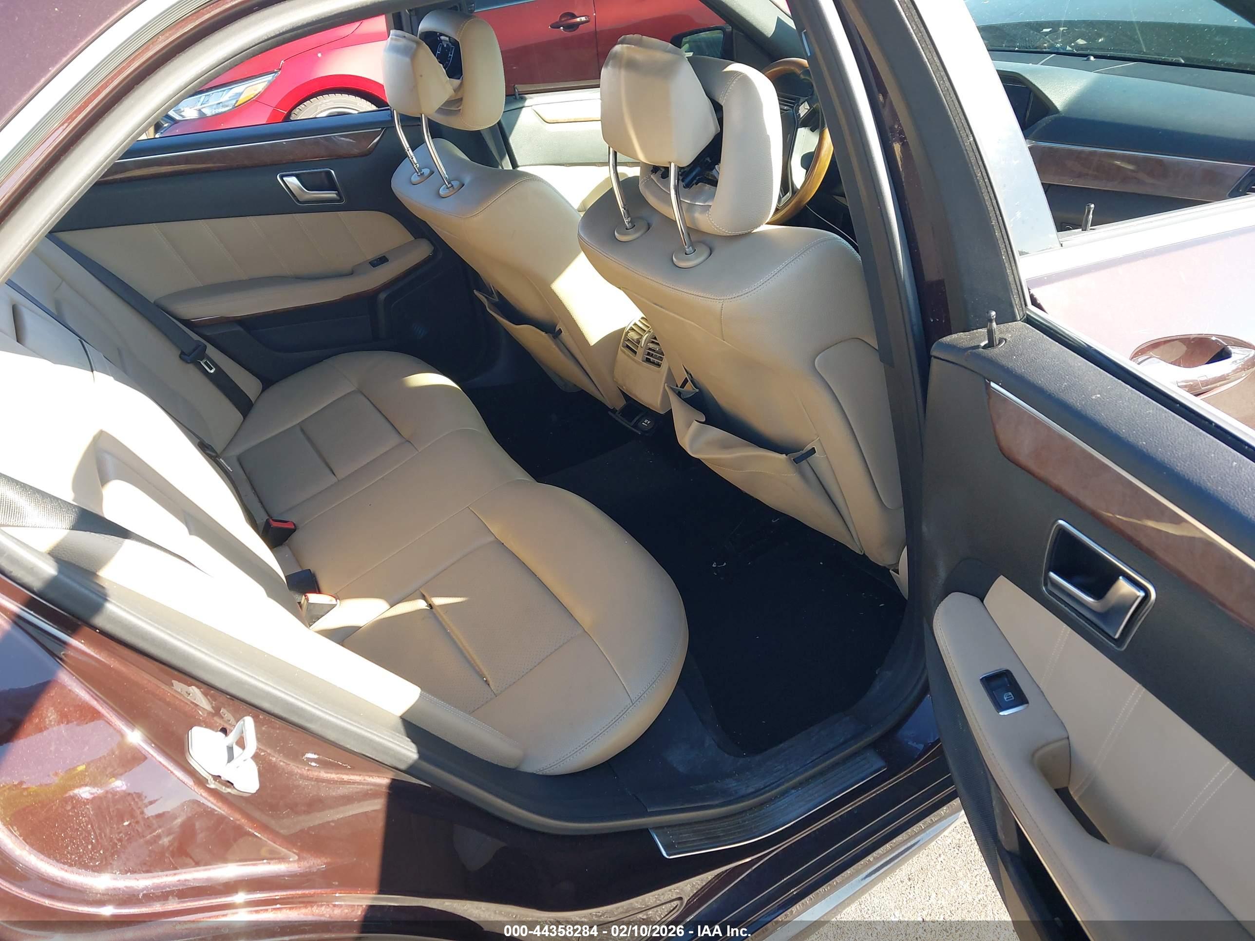 MERCEDES-BENZ E image 8