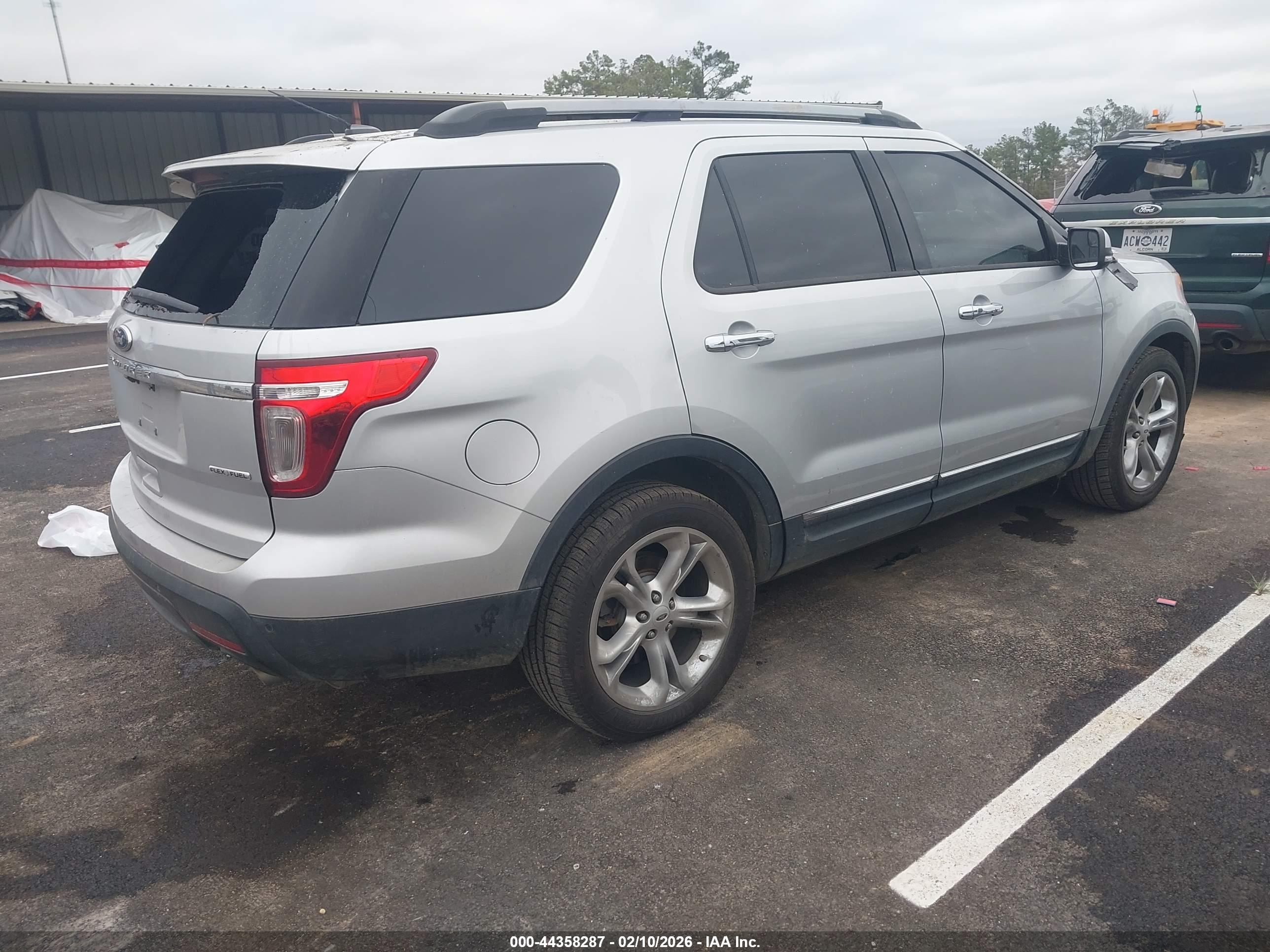 FORD EXPLORER image 4