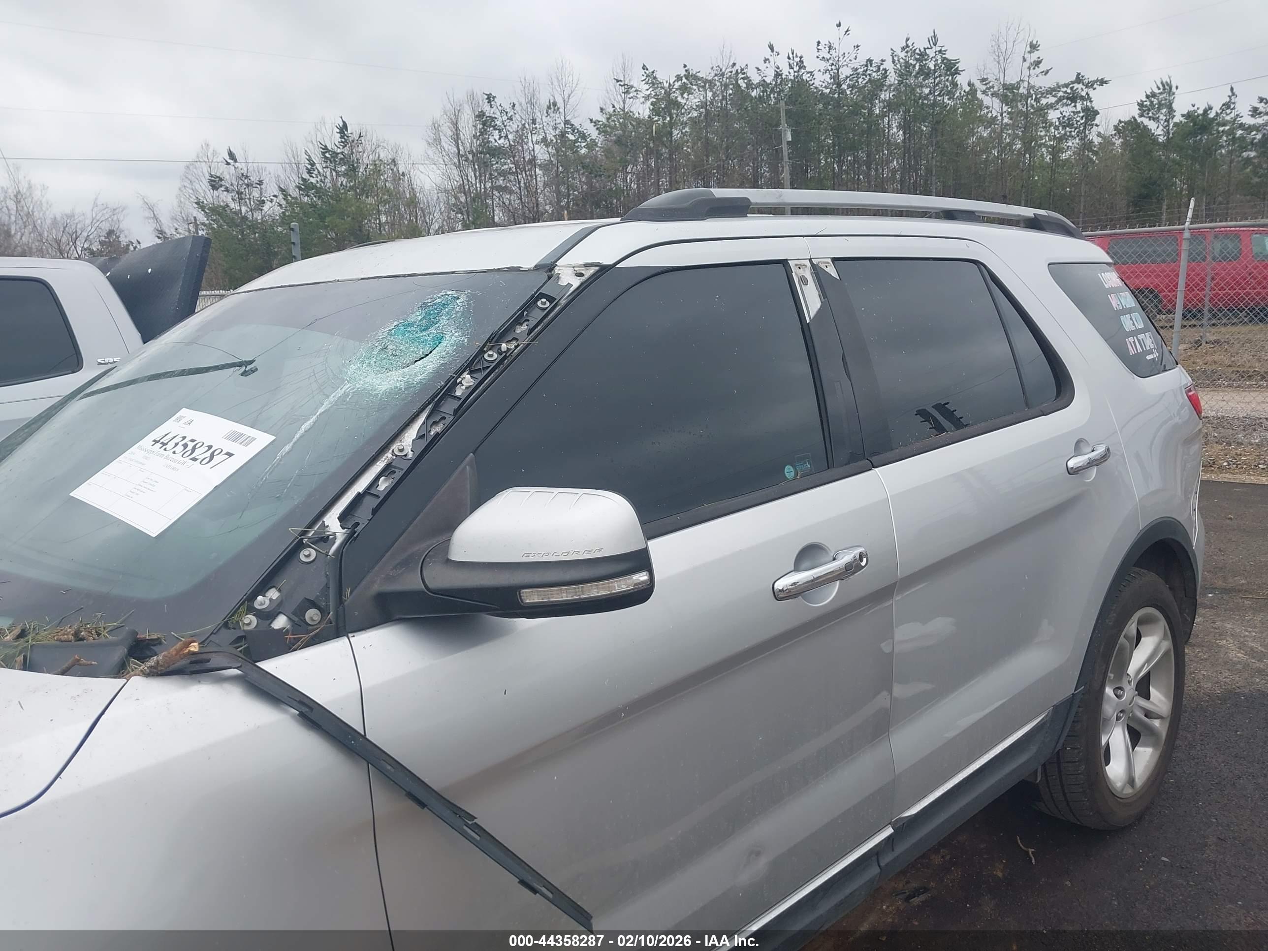 FORD EXPLORER image 6