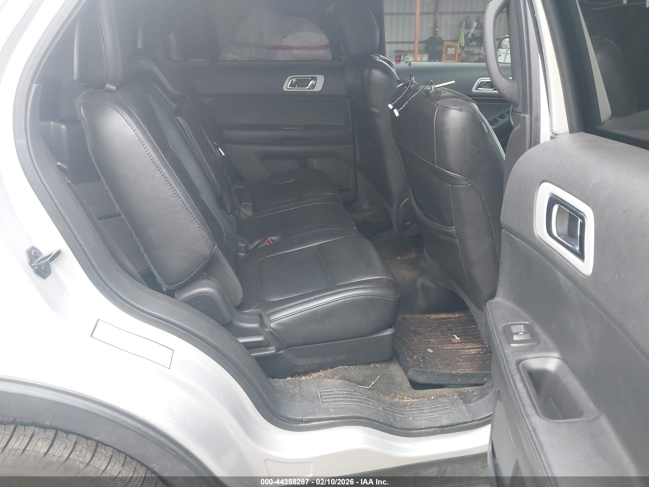 FORD EXPLORER image 8